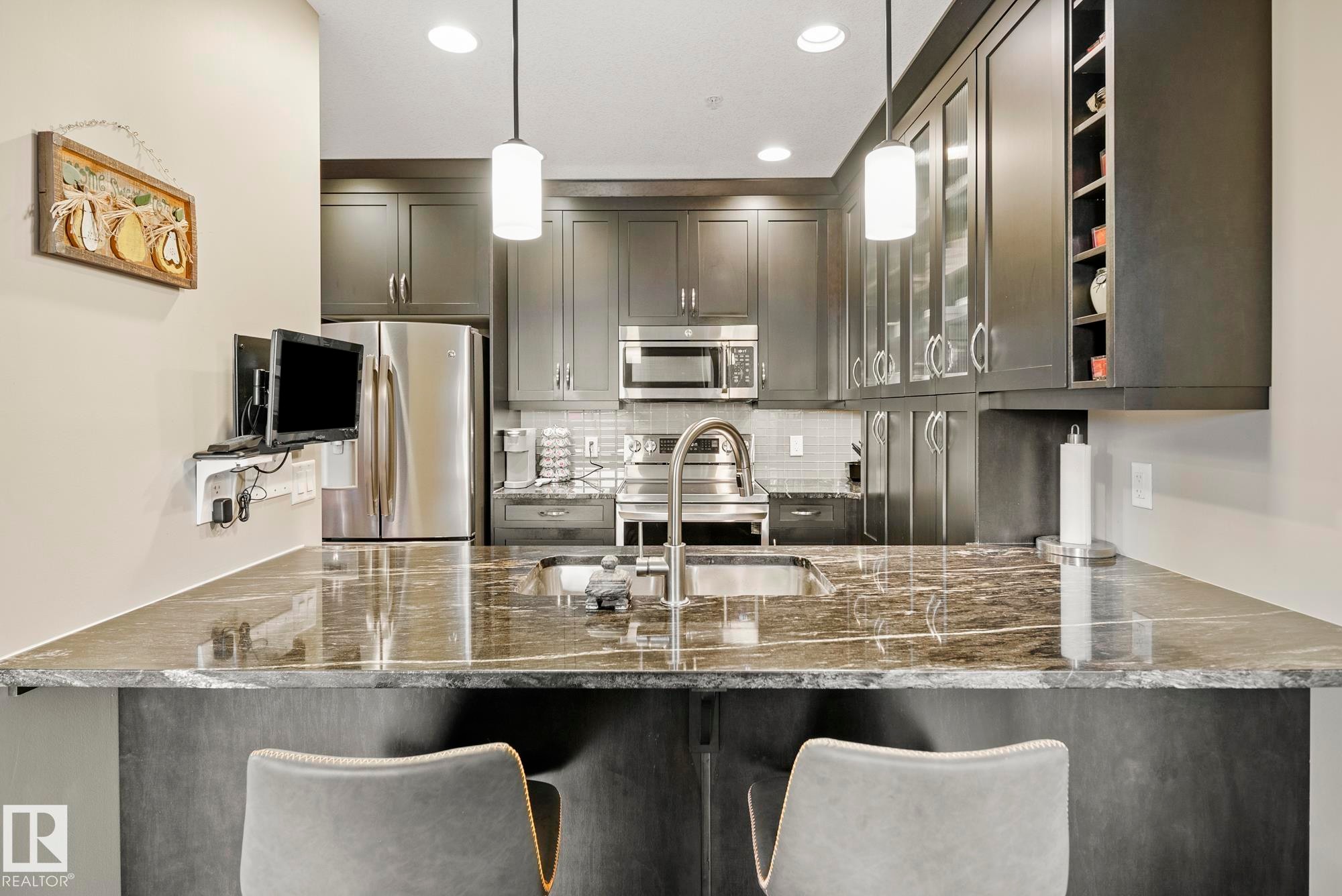 109 11080 Ellerslie Road, Edmonton, AB - Indoor Photo Showing Kitchen With Upgraded Kitchen