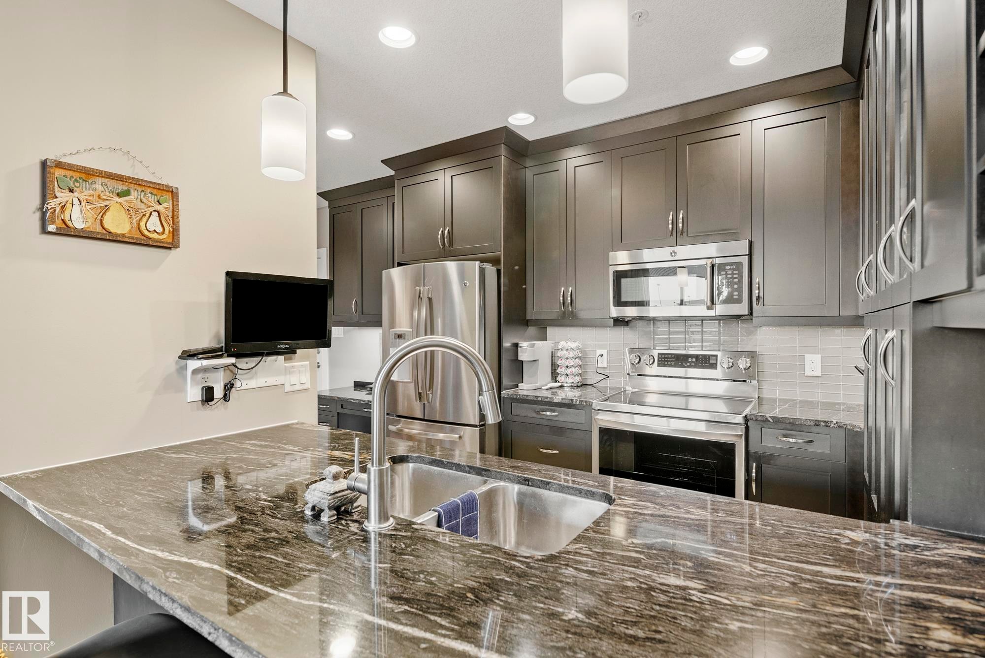 109 11080 Ellerslie Road, Edmonton, AB - Indoor Photo Showing Kitchen With Double Sink With Upgraded Kitchen