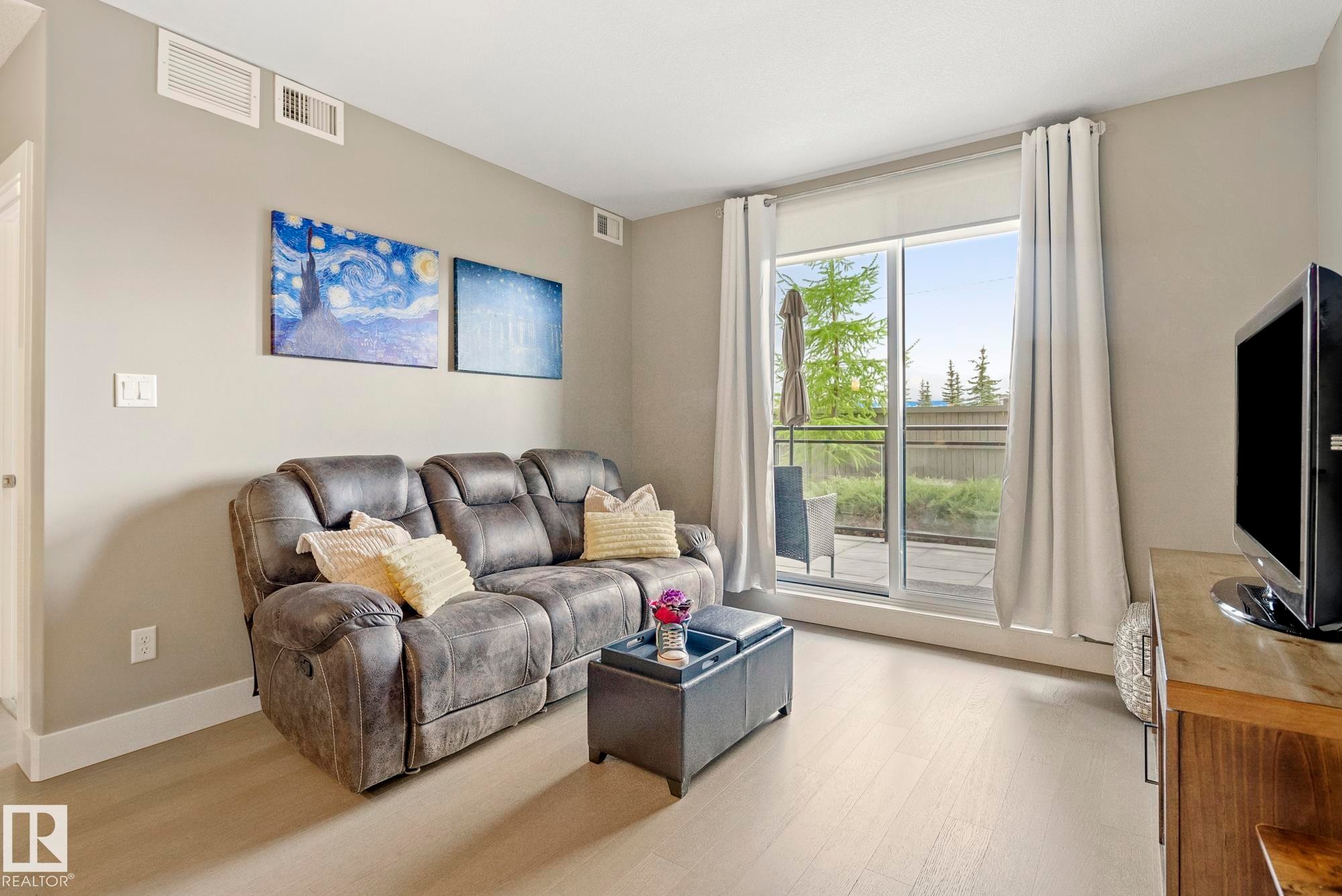 109 11080 Ellerslie Road, Edmonton, AB - Indoor Photo Showing Living Room