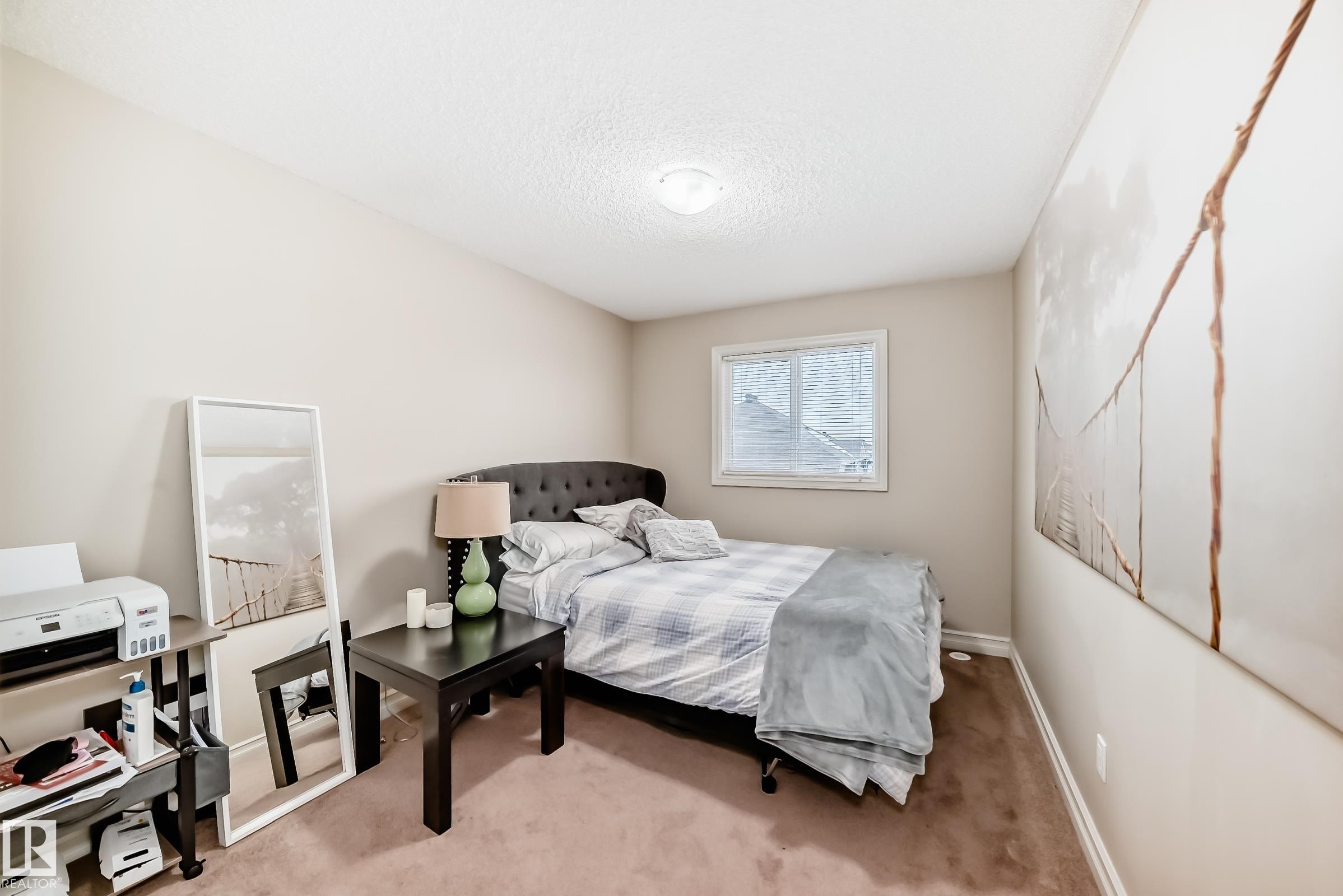Carpeted bedroom featuring baseboards - 9645 Simpson Place, Edmonton, AB