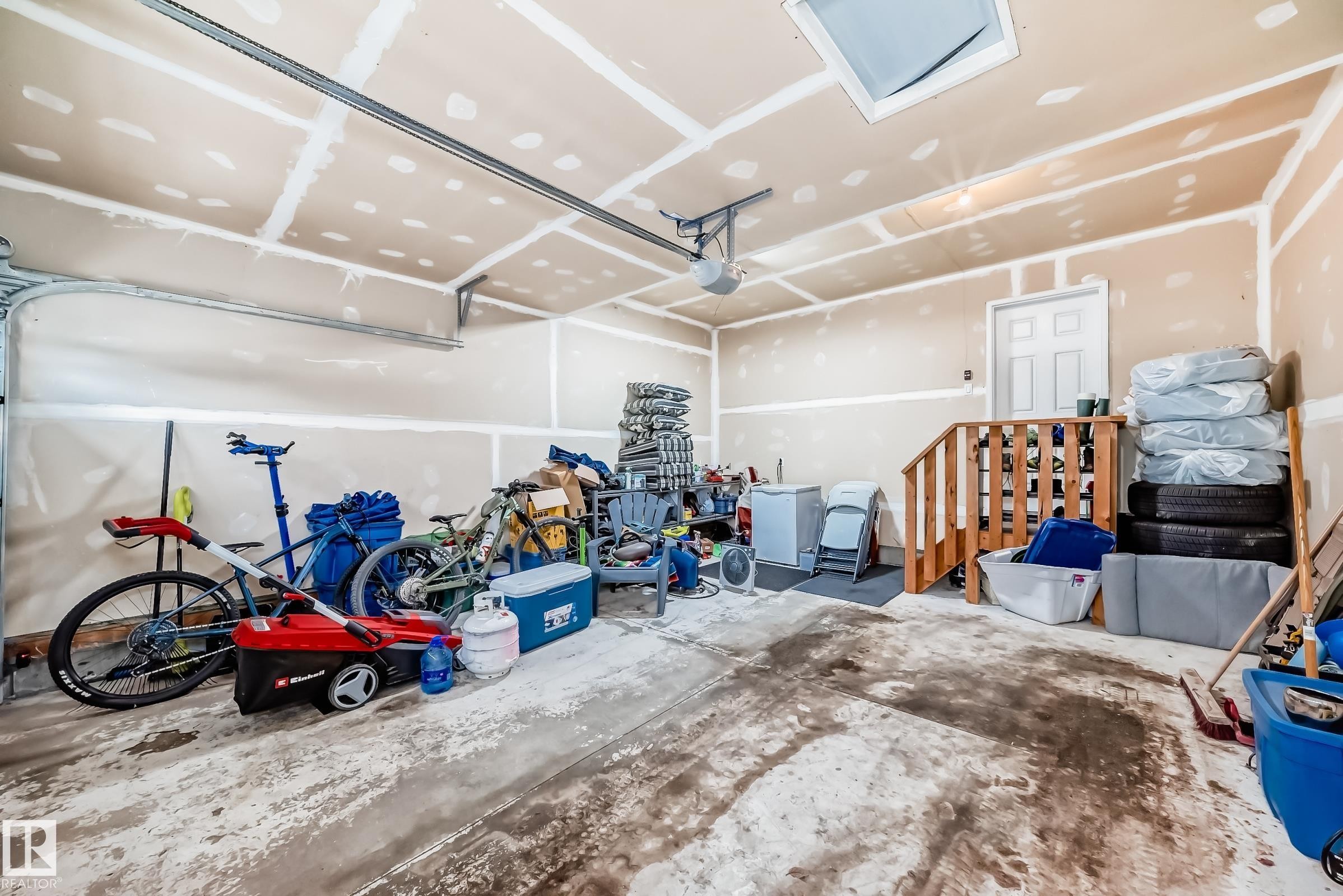 View of garage - 9645 Simpson Place, Edmonton, AB