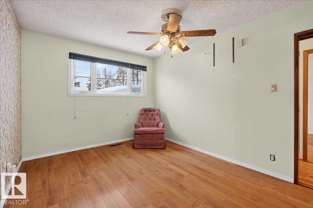 Edmonton, AB - Indoor Photo Showing Other Room