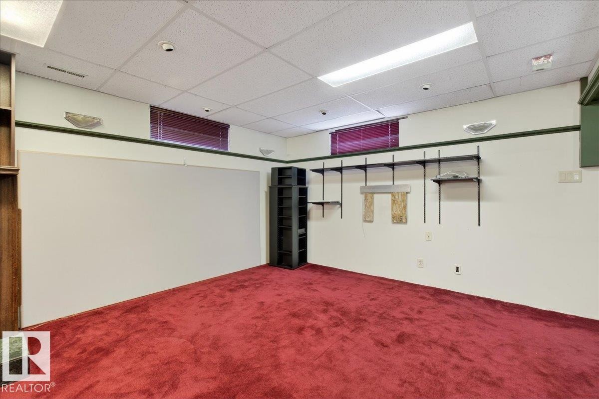 Edmonton, AB - Indoor Photo Showing Other Room