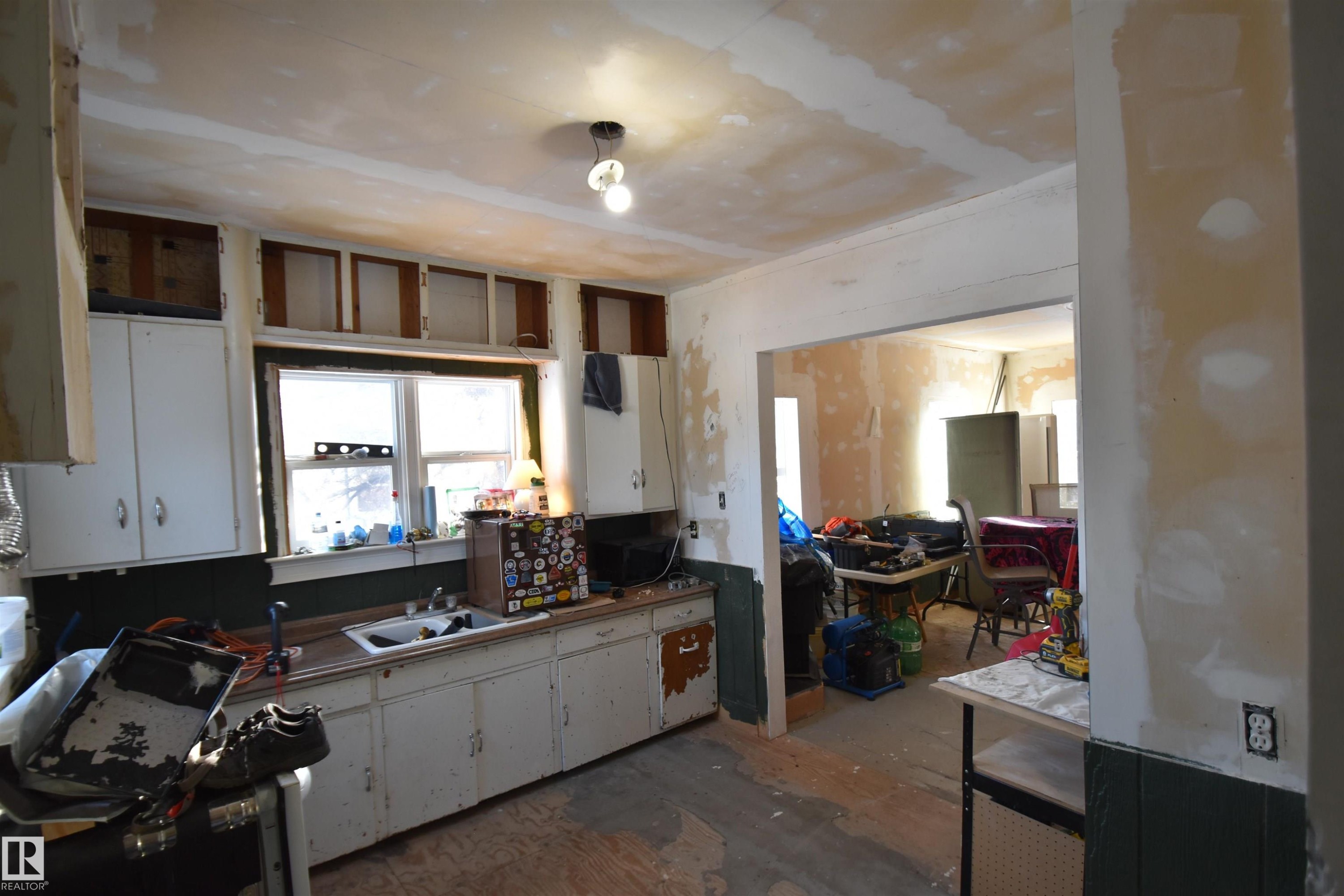 5207 Pyrogy Drive, Glendon, AB - Indoor