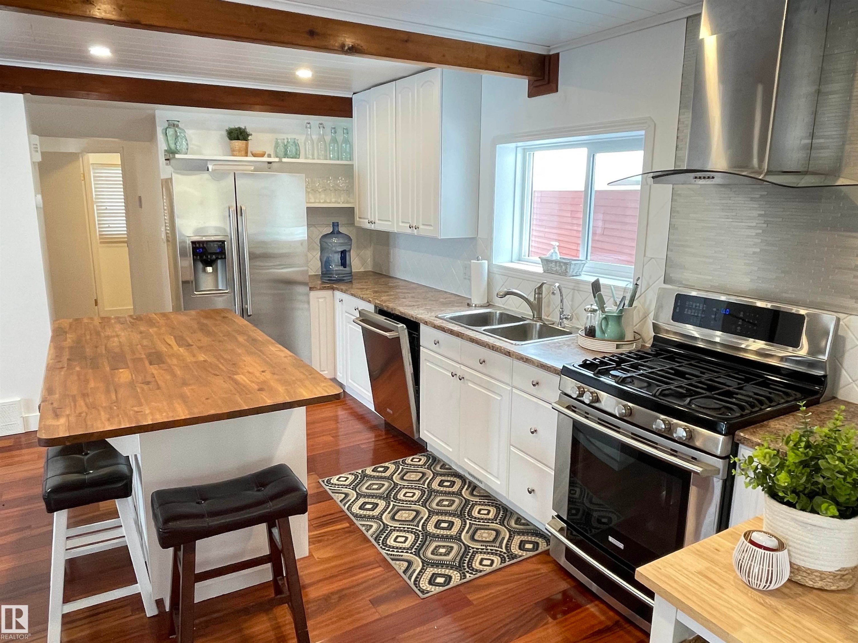 Rural Westlock County, AB - Indoor Photo Showing Kitchen With Stainless Steel Kitchen With Double Sink With Upgraded Kitchen