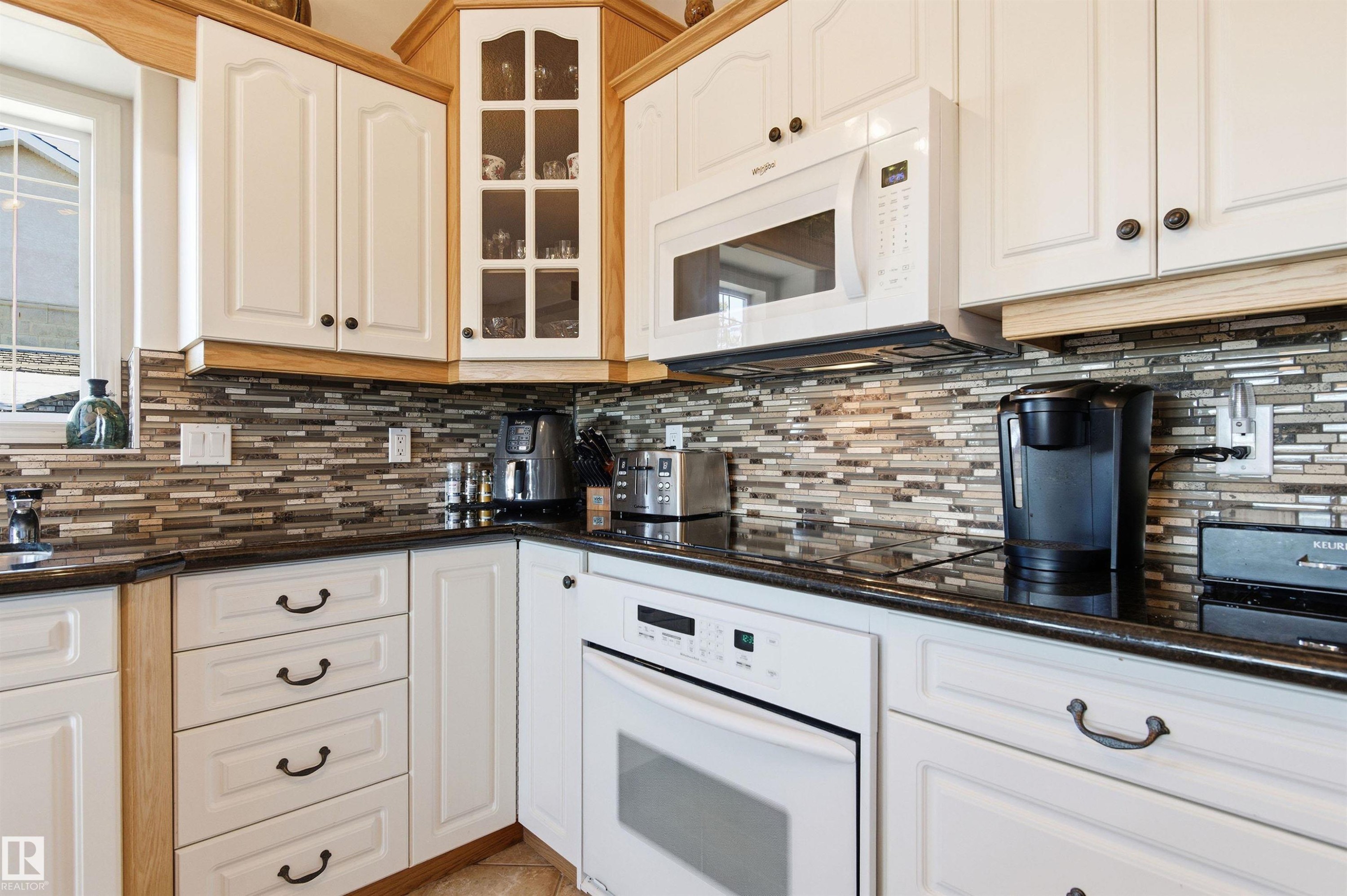 12 577 Butterworth Way, Edmonton, AB - Indoor Photo Showing Kitchen