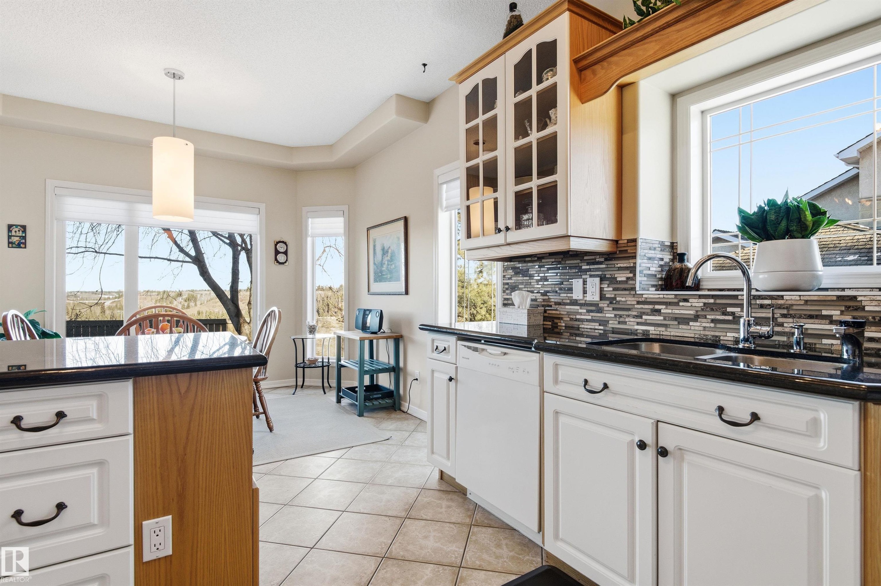 12 577 Butterworth Way, Edmonton, AB - Indoor Photo Showing Kitchen With Double Sink