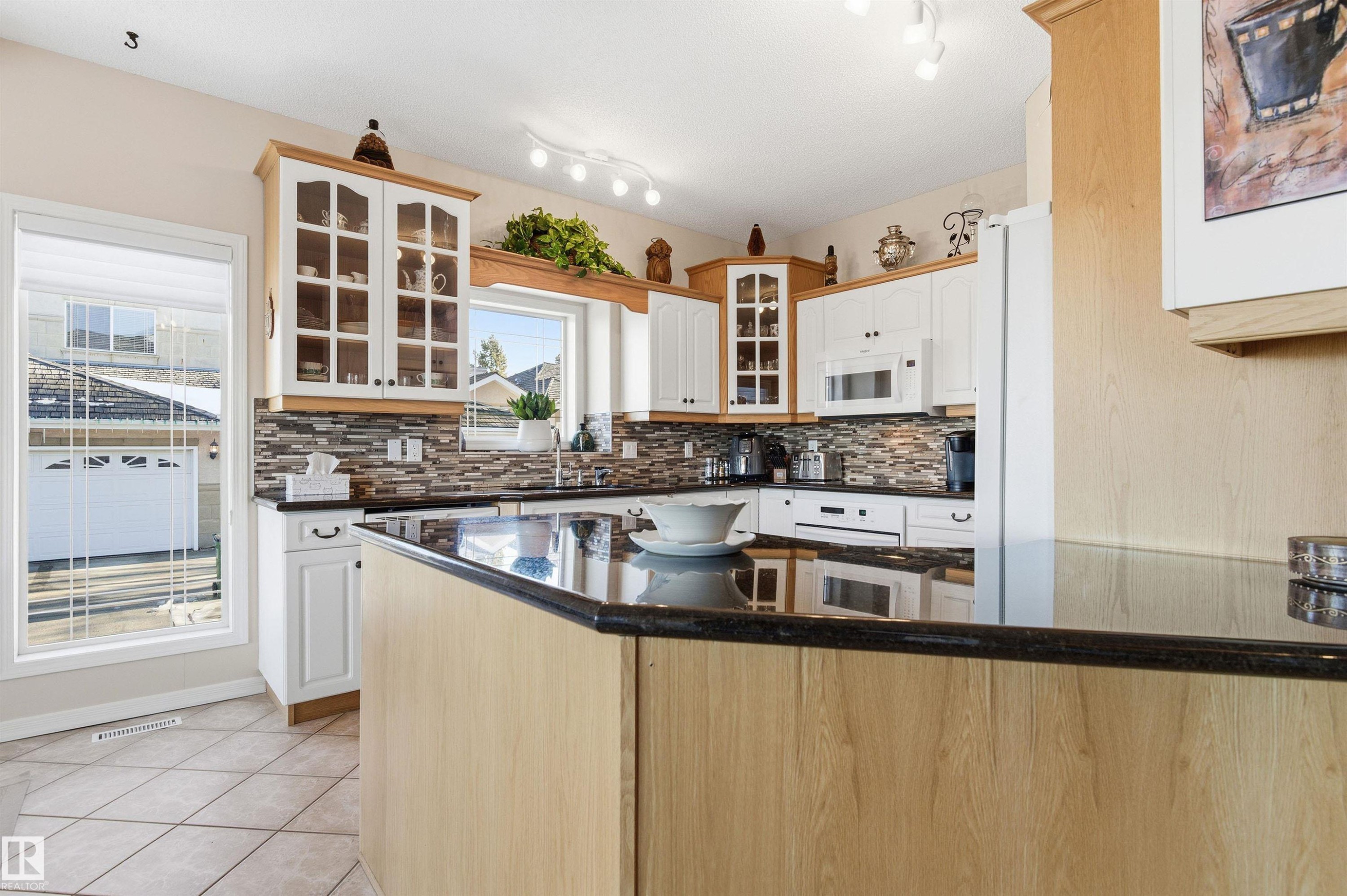12 577 Butterworth Way, Edmonton, AB - Indoor Photo Showing Kitchen