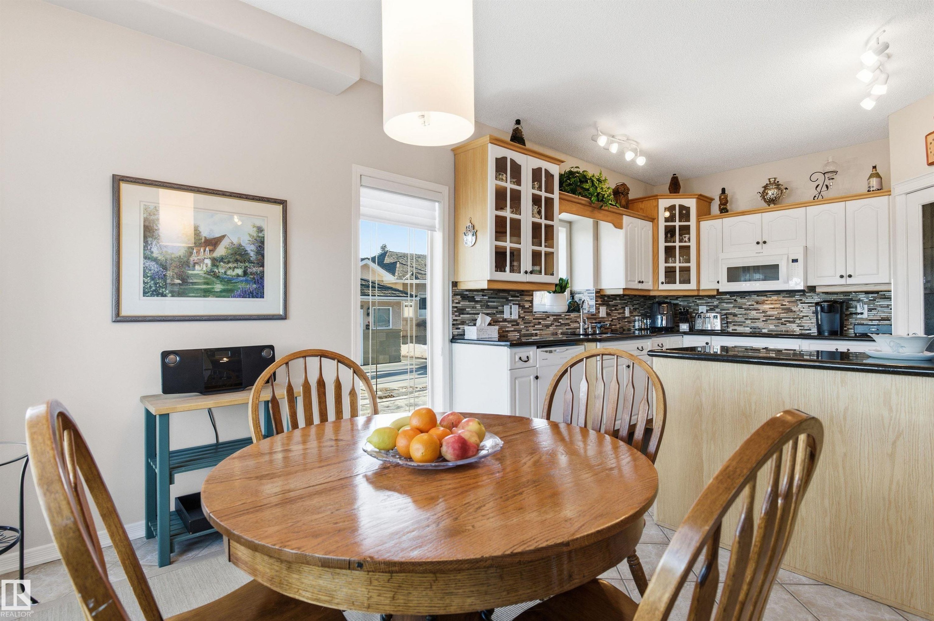 12 577 Butterworth Way, Edmonton, AB - Indoor Photo Showing Dining Room