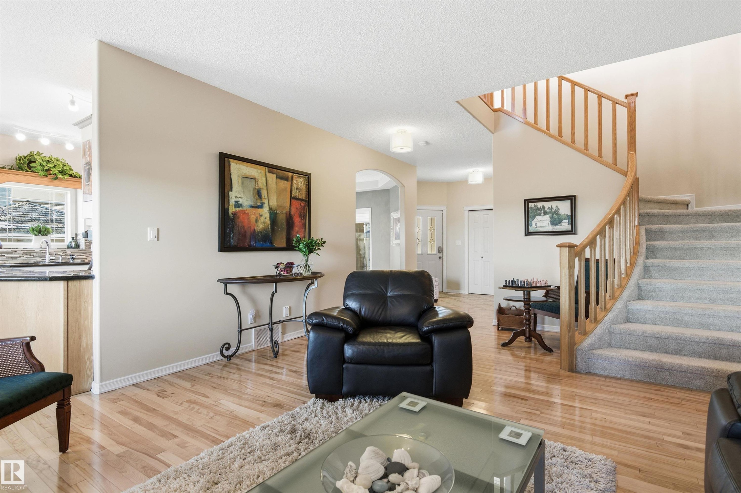 12 577 Butterworth Way, Edmonton, AB - Indoor Photo Showing Living Room
