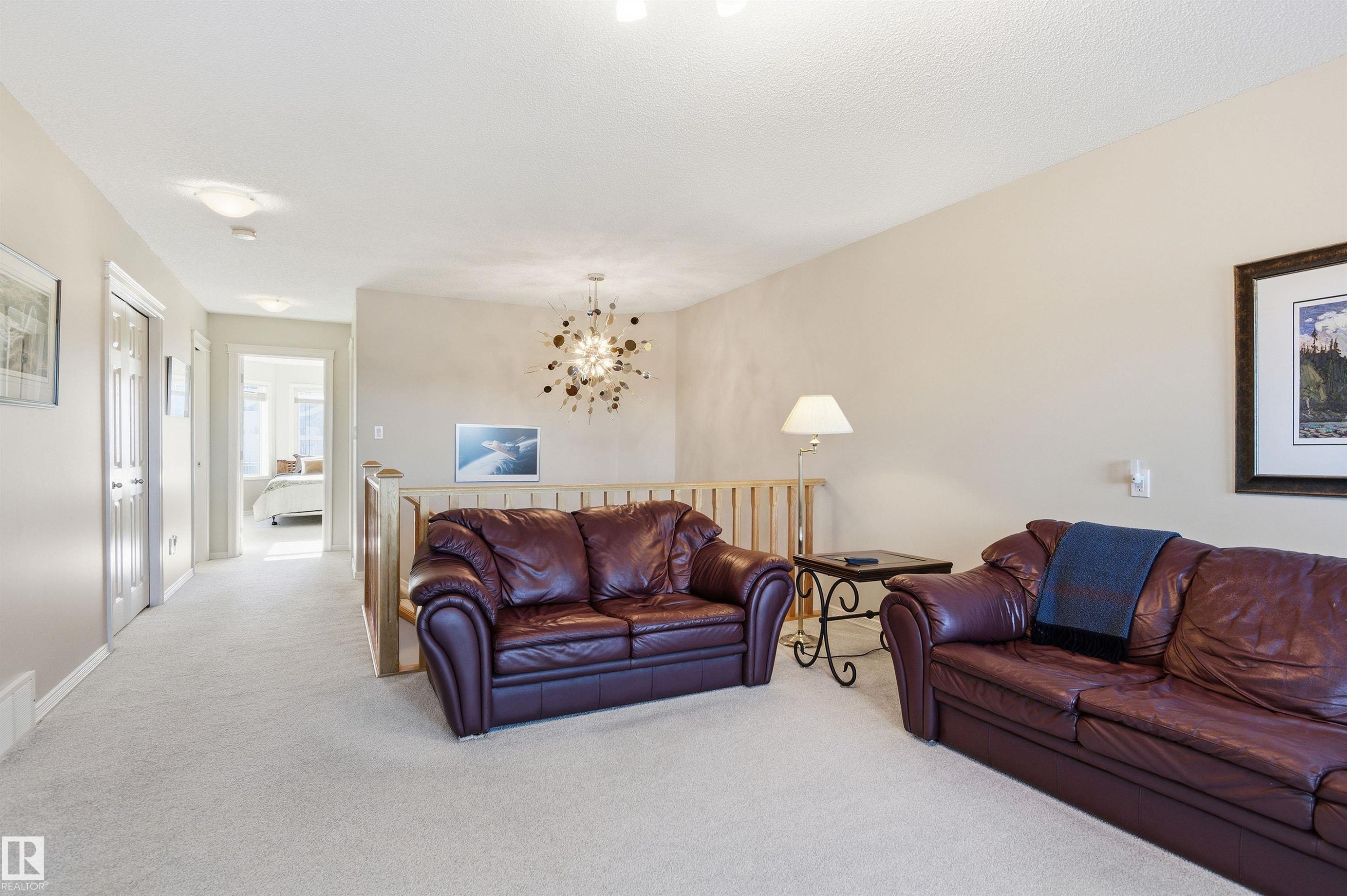 12 577 Butterworth Way, Edmonton, AB - Indoor Photo Showing Living Room