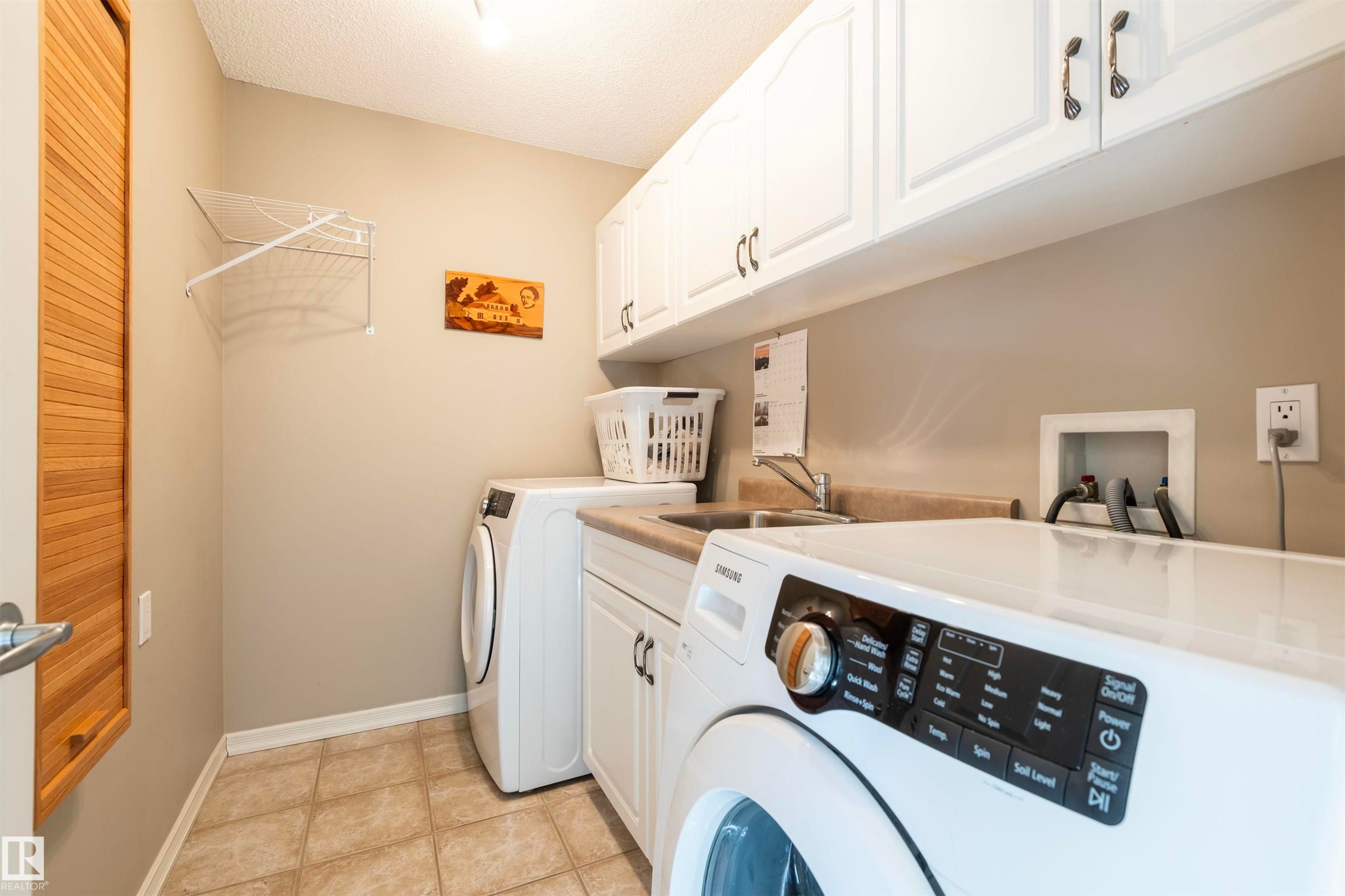 12 577 Butterworth Way, Edmonton, AB - Indoor Photo Showing Laundry Room