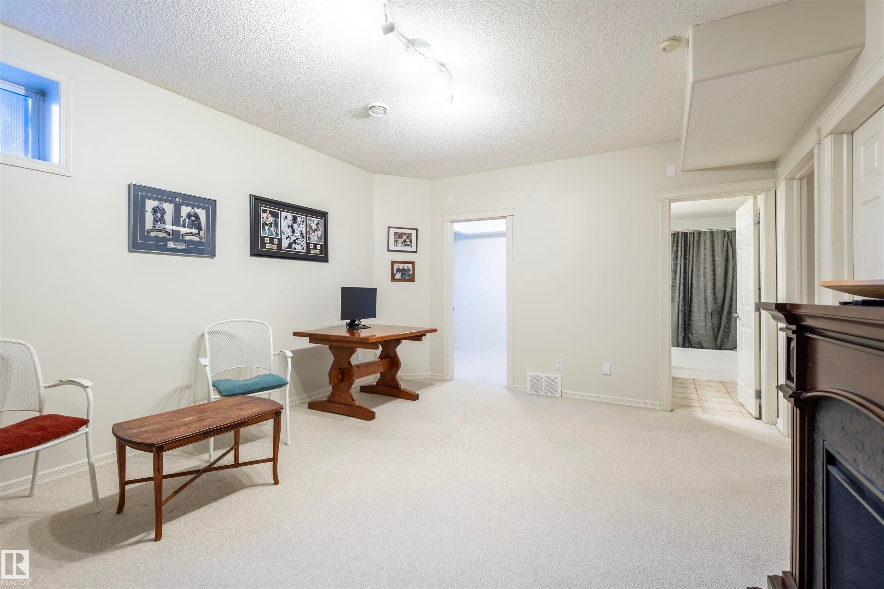 12 577 Butterworth Way, Edmonton, AB - Indoor