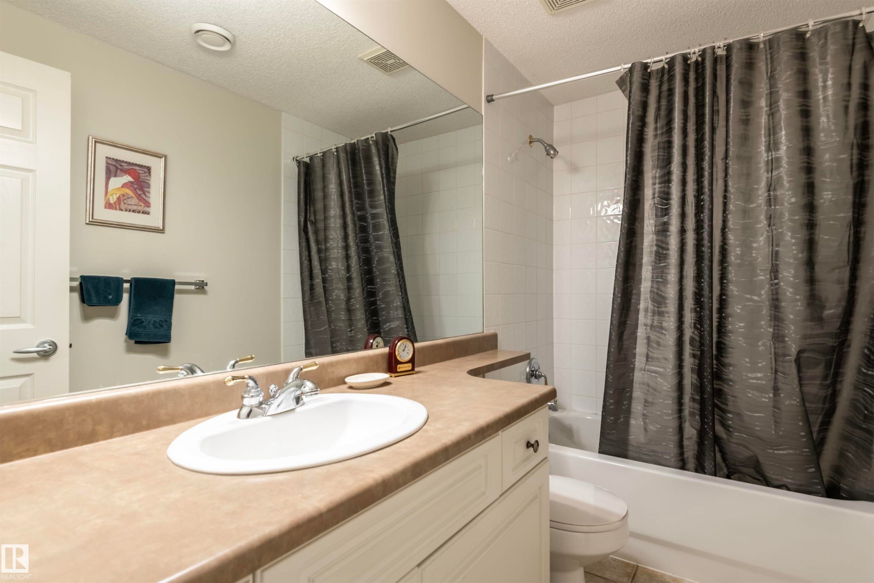 12 577 Butterworth Way, Edmonton, AB - Indoor Photo Showing Bathroom