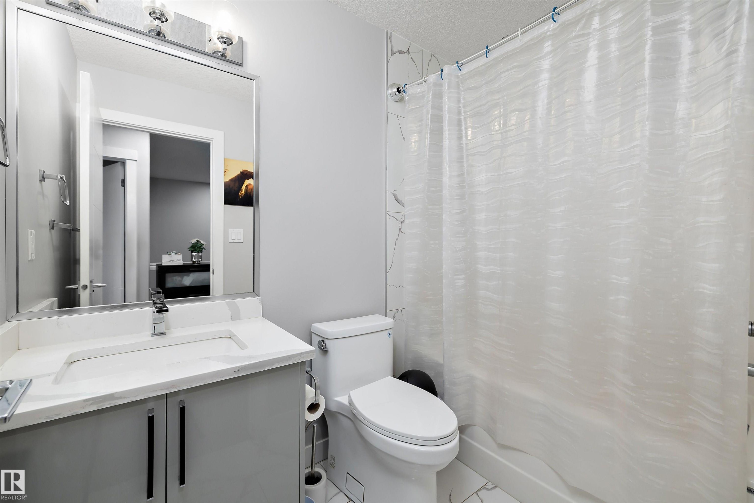 6506 167A Avenue, Edmonton, AB - Indoor Photo Showing Bathroom