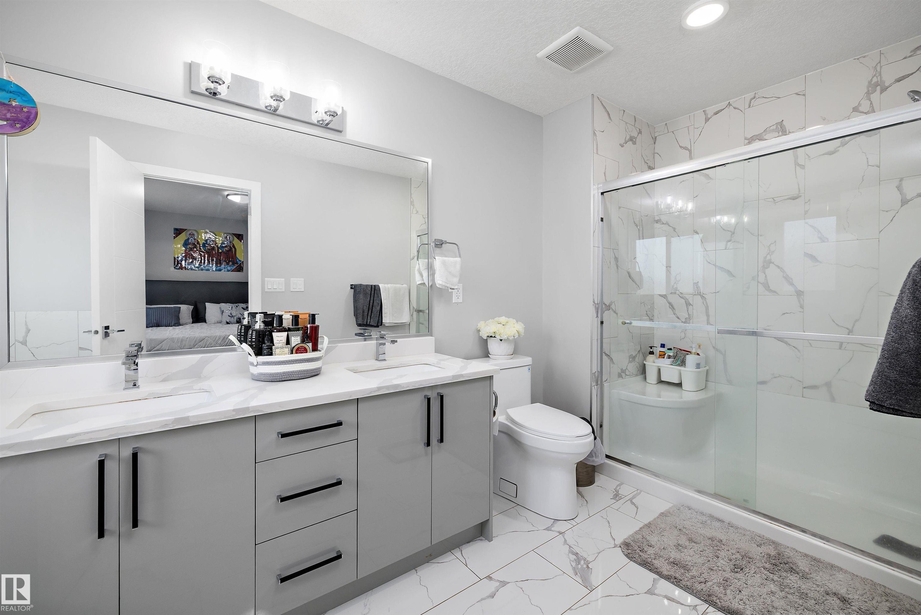 6506 167A Avenue, Edmonton, AB - Indoor Photo Showing Bathroom