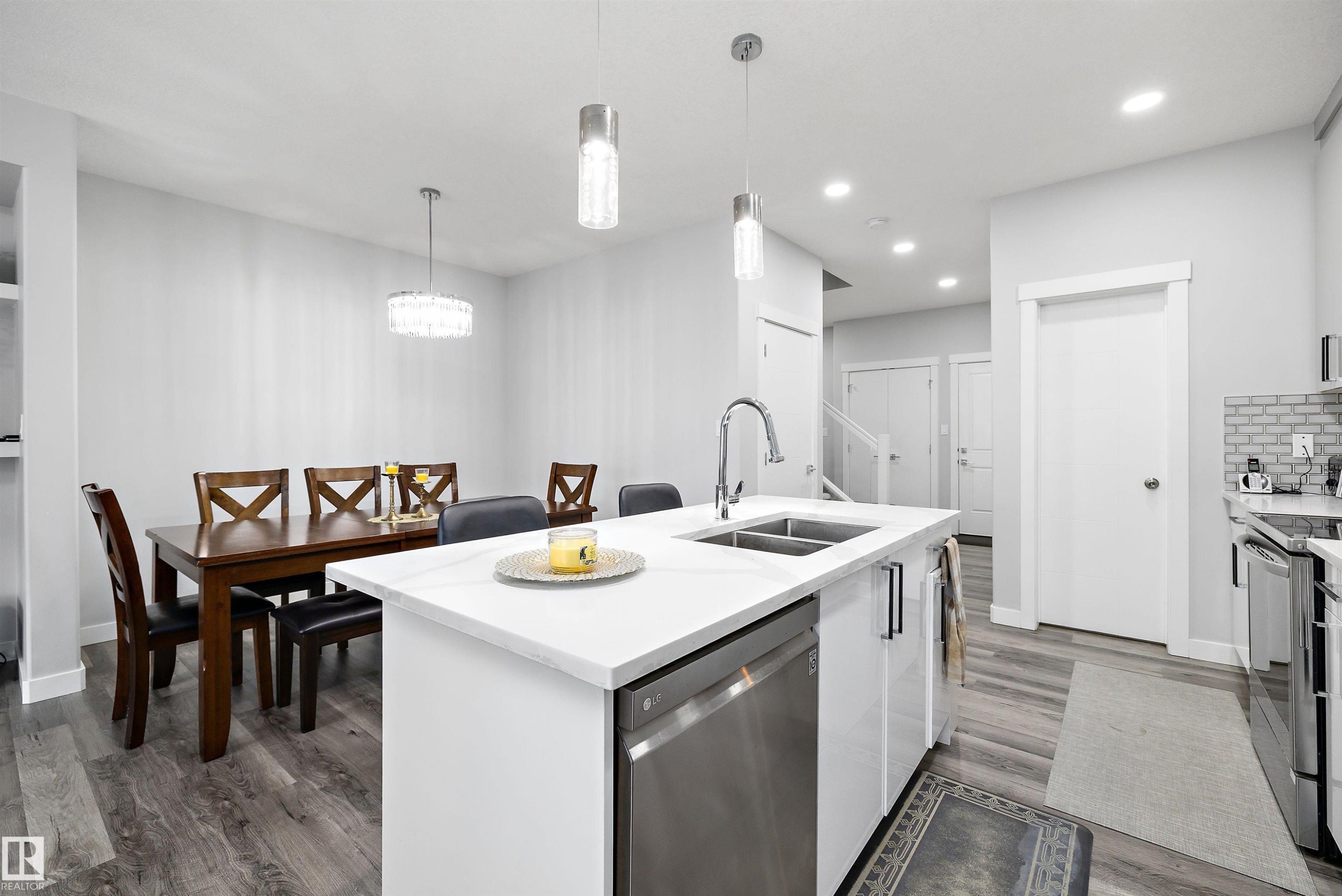 6506 167A Avenue, Edmonton, AB - Indoor Photo Showing Kitchen With Double Sink With Upgraded Kitchen