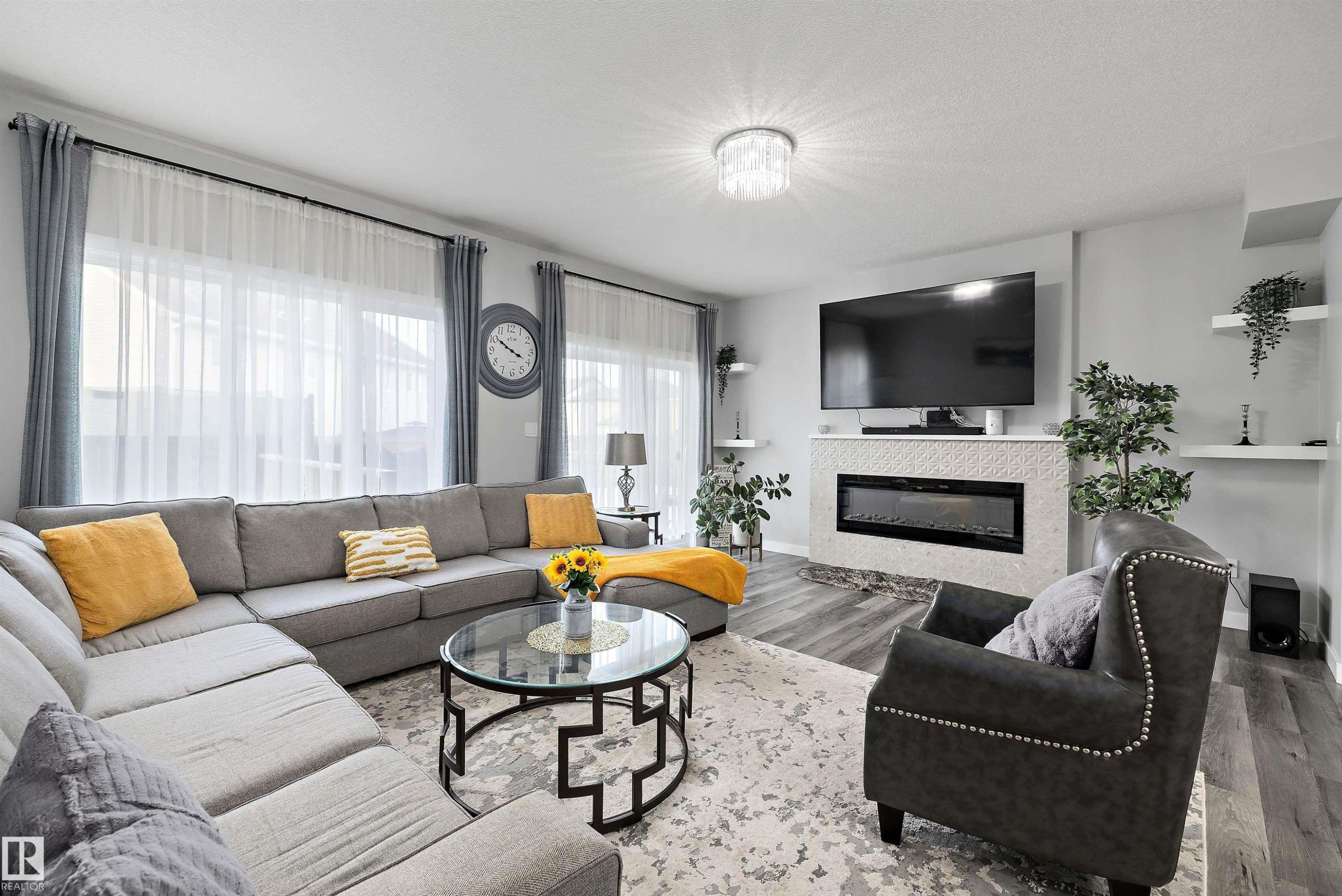 6506 167A Avenue, Edmonton, AB - Indoor Photo Showing Living Room With Fireplace