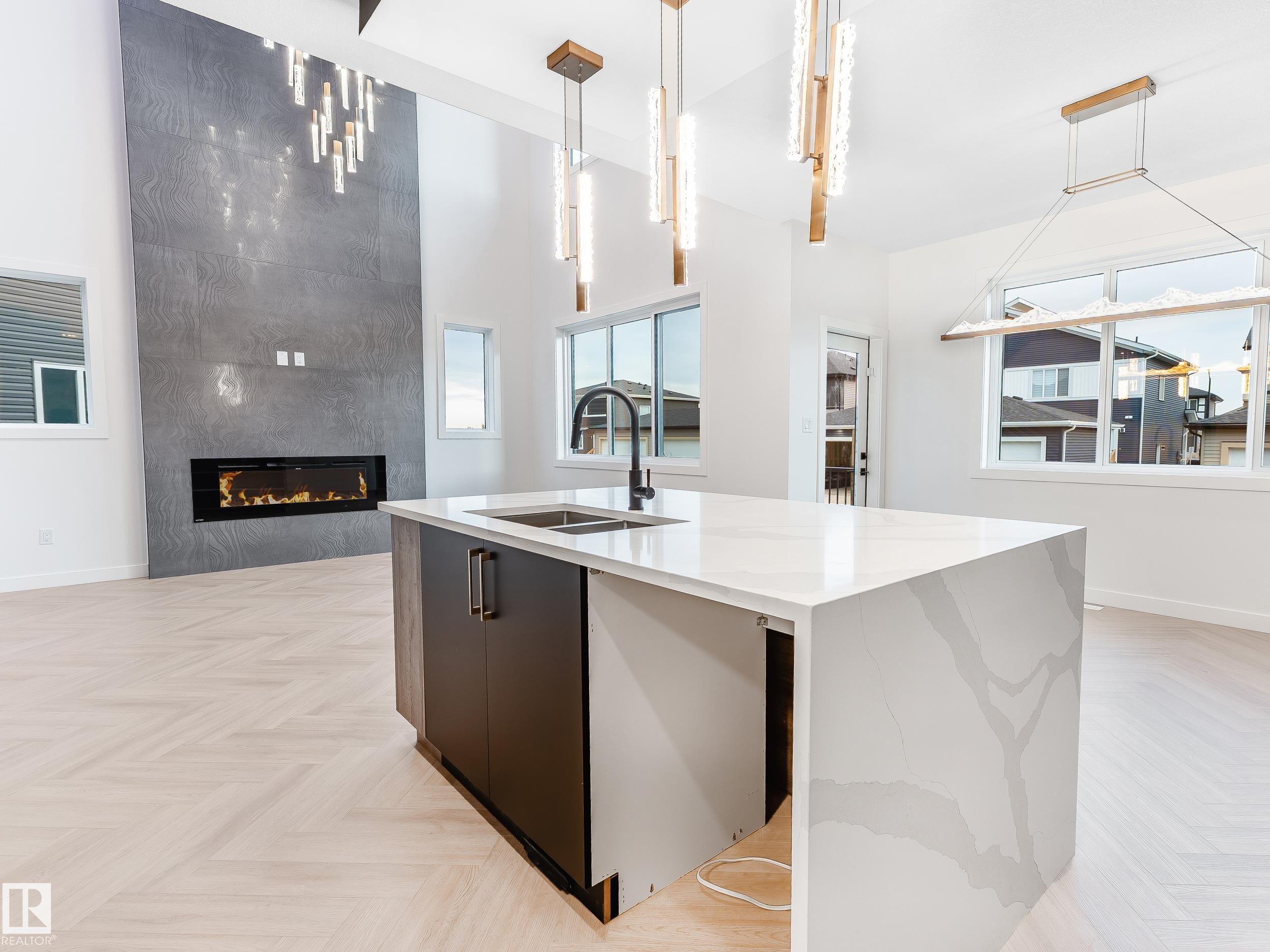 125 Lilac Close, Leduc, AB - Indoor Photo Showing Kitchen With Double Sink With Upgraded Kitchen