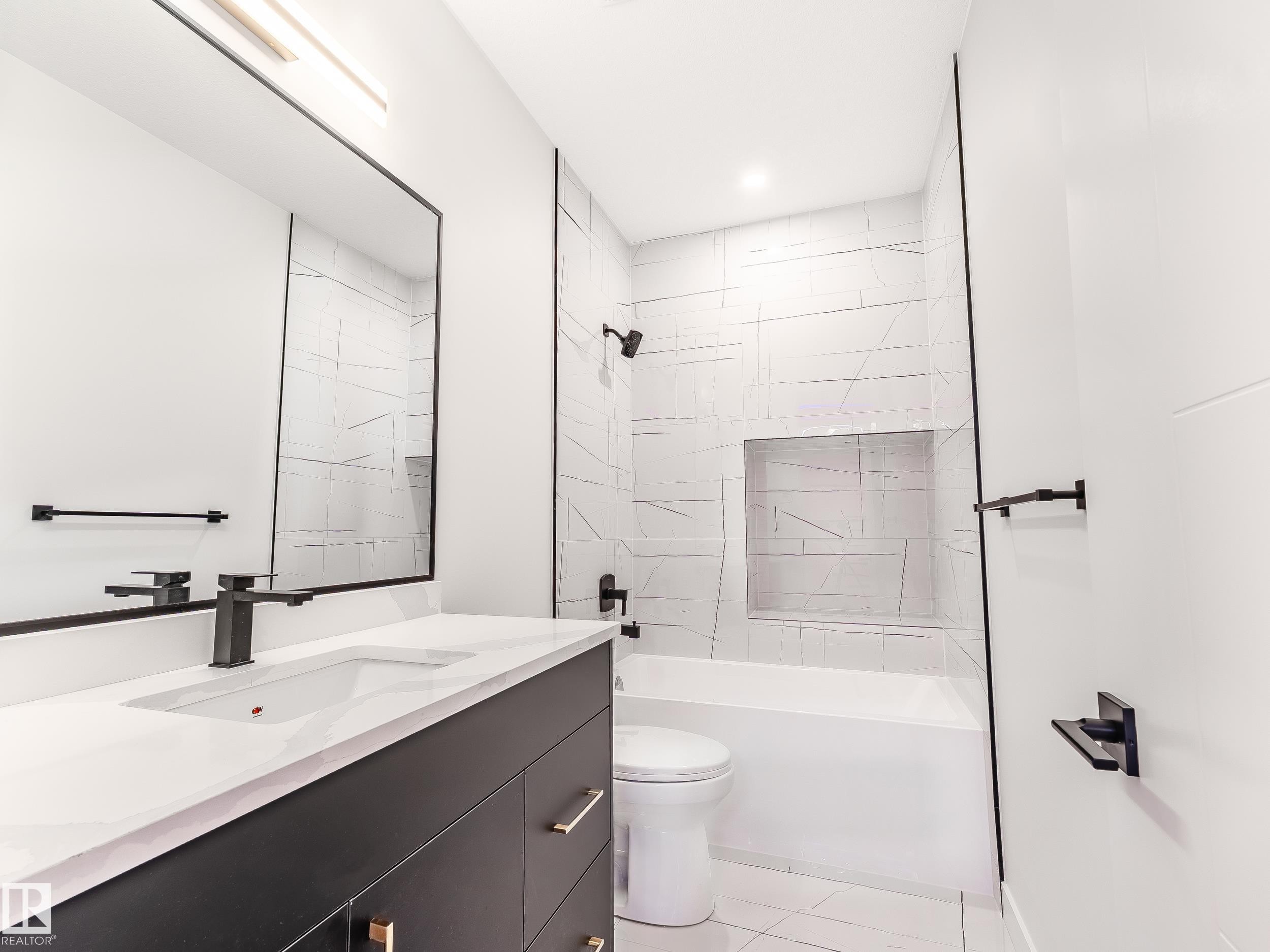 125 Lilac Close, Leduc, AB - Indoor Photo Showing Bathroom