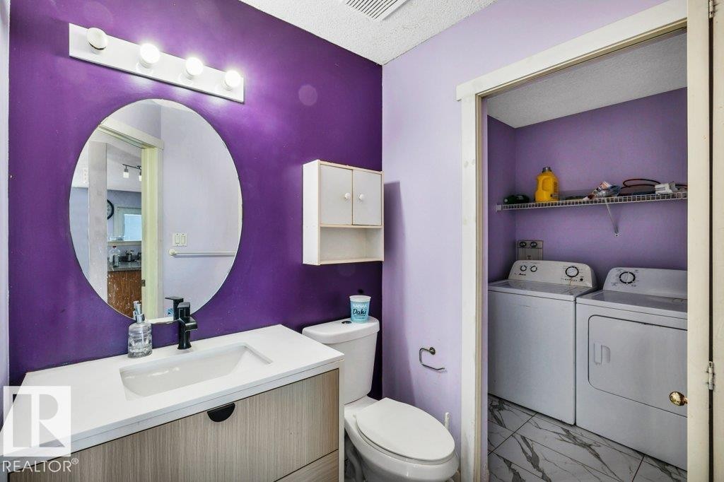 2144 37B Avenue, Edmonton, AB - Indoor Photo Showing Other Room