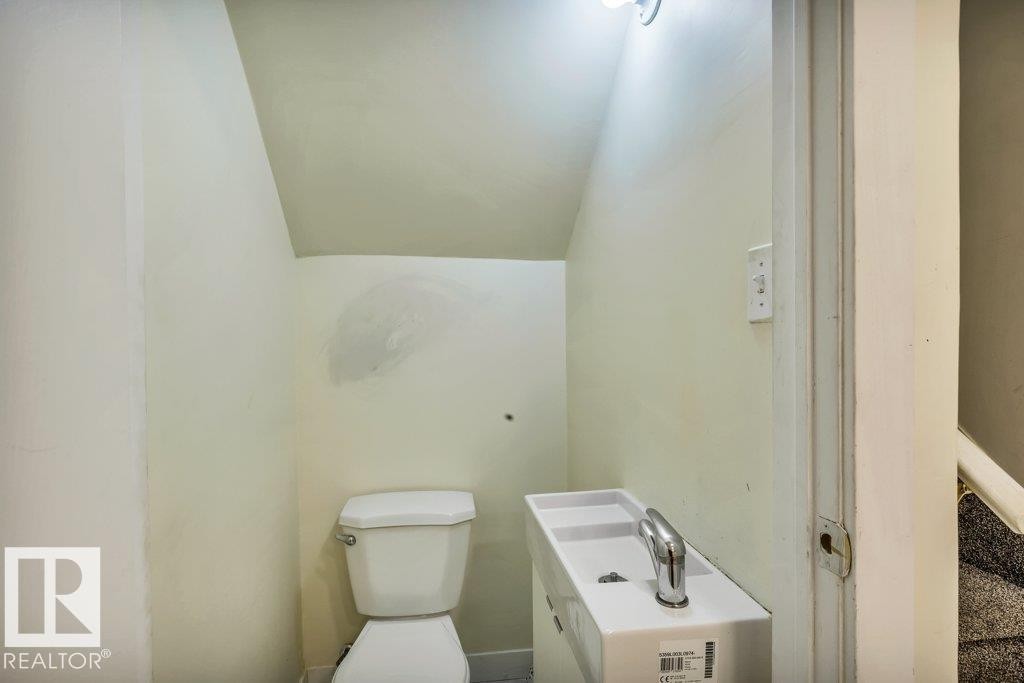 2144 37B Avenue, Edmonton, AB - Indoor Photo Showing Bathroom