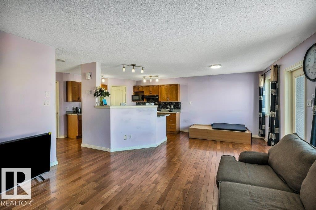 2144 37B Avenue, Edmonton, AB - Indoor Photo Showing Other Room