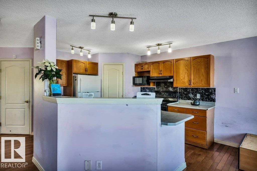 2144 37B Avenue, Edmonton, AB - Indoor Photo Showing Kitchen