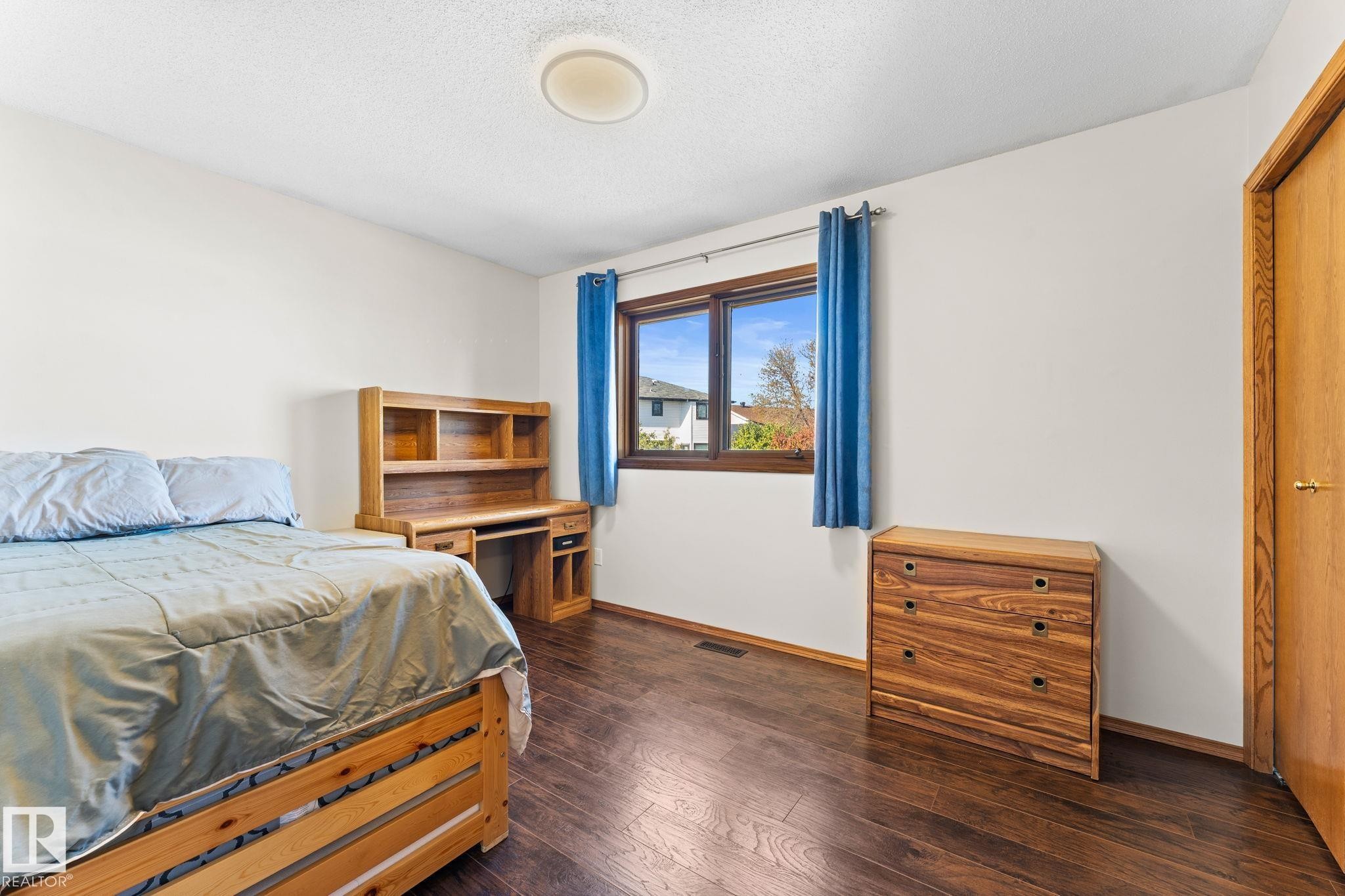 6018 156 Avenue, Edmonton, AB - Indoor Photo Showing Bedroom