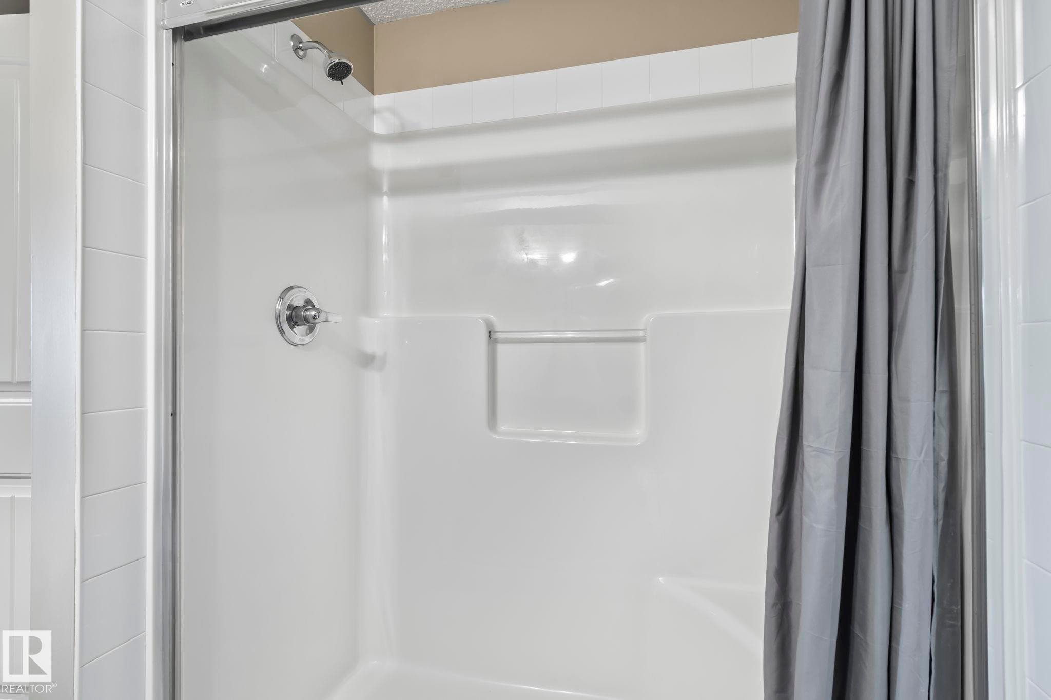 408 2098 Blackmud Creek Drive, Edmonton, AB - Indoor Photo Showing Bathroom