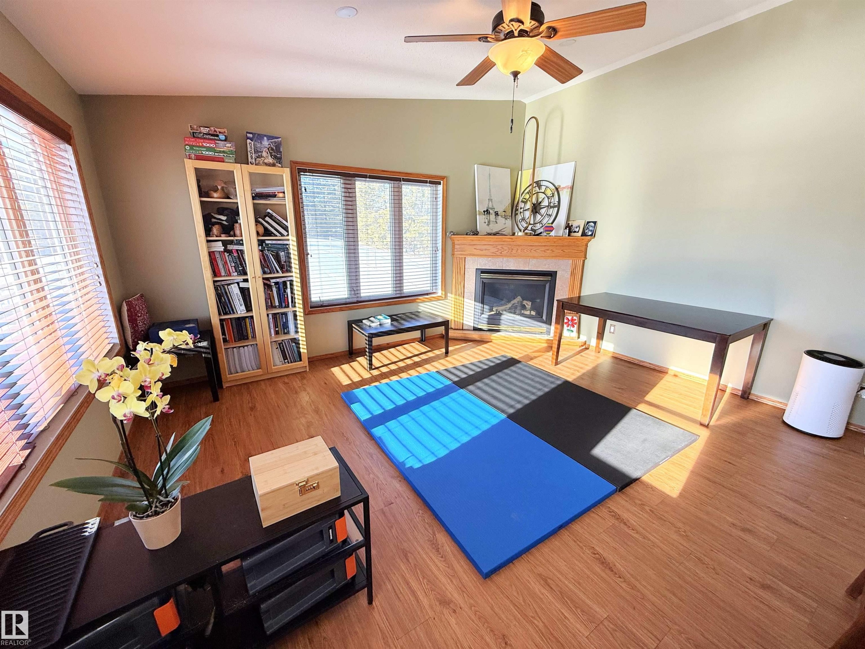 28 52327 Rge Road 20, Rural Parkland County, AB - Indoor With Fireplace