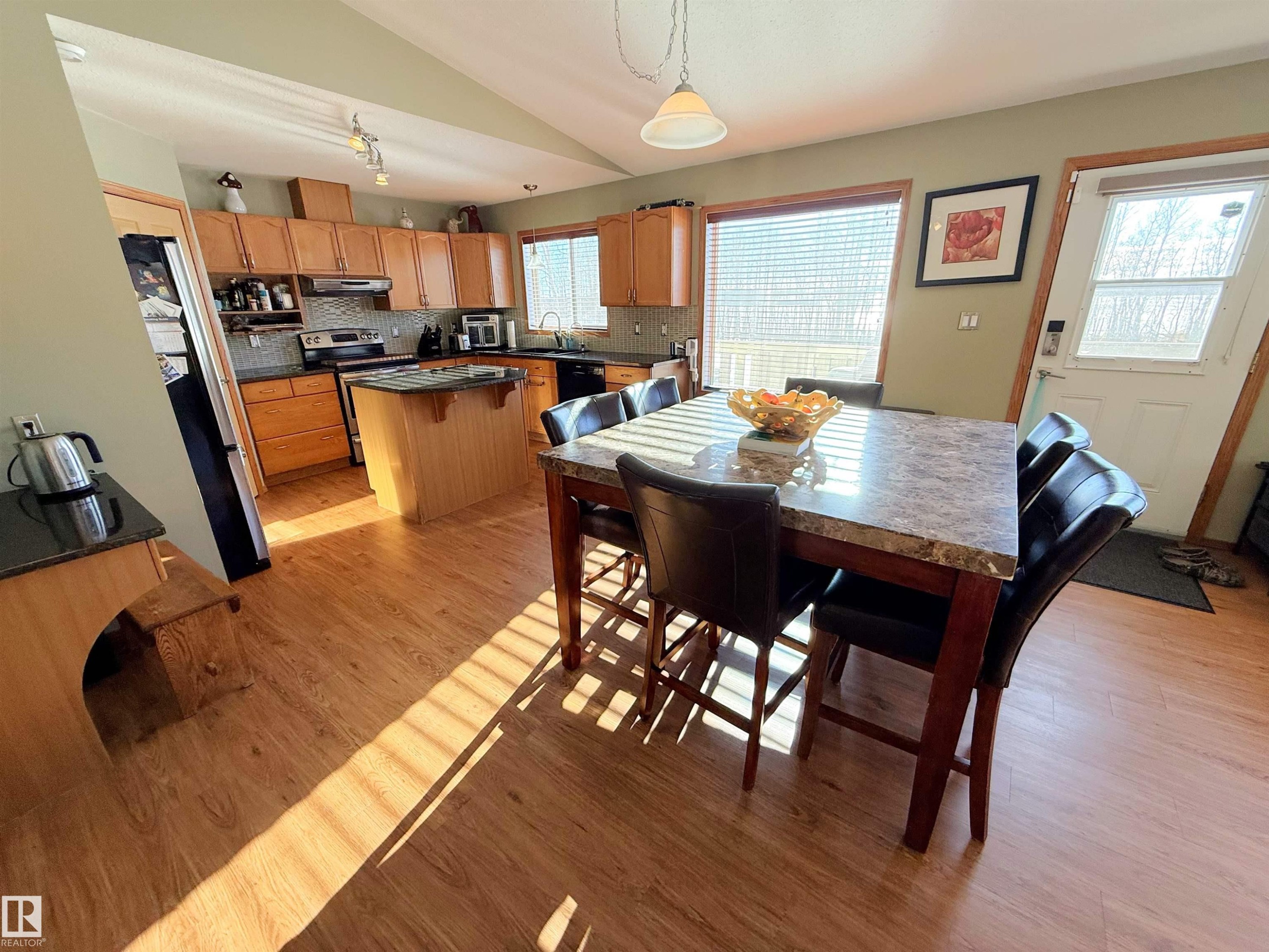 28 52327 Rge Road 20, Rural Parkland County, AB - Indoor Photo Showing Dining Room