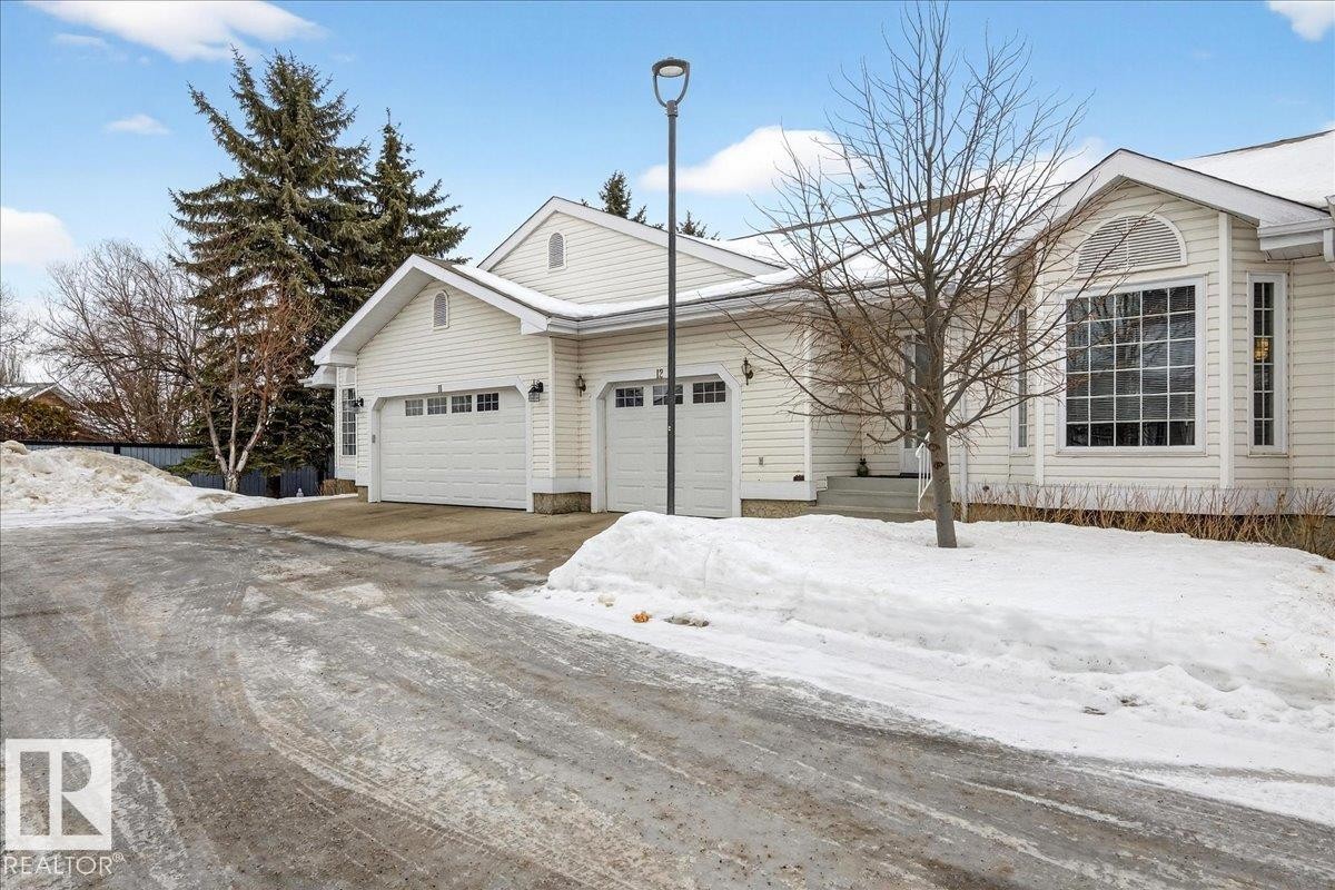Ranch-style house featuring an attached garage and concrete driveway - 13217 155 Avenue Nw, Edmonton, AB - Outdoor