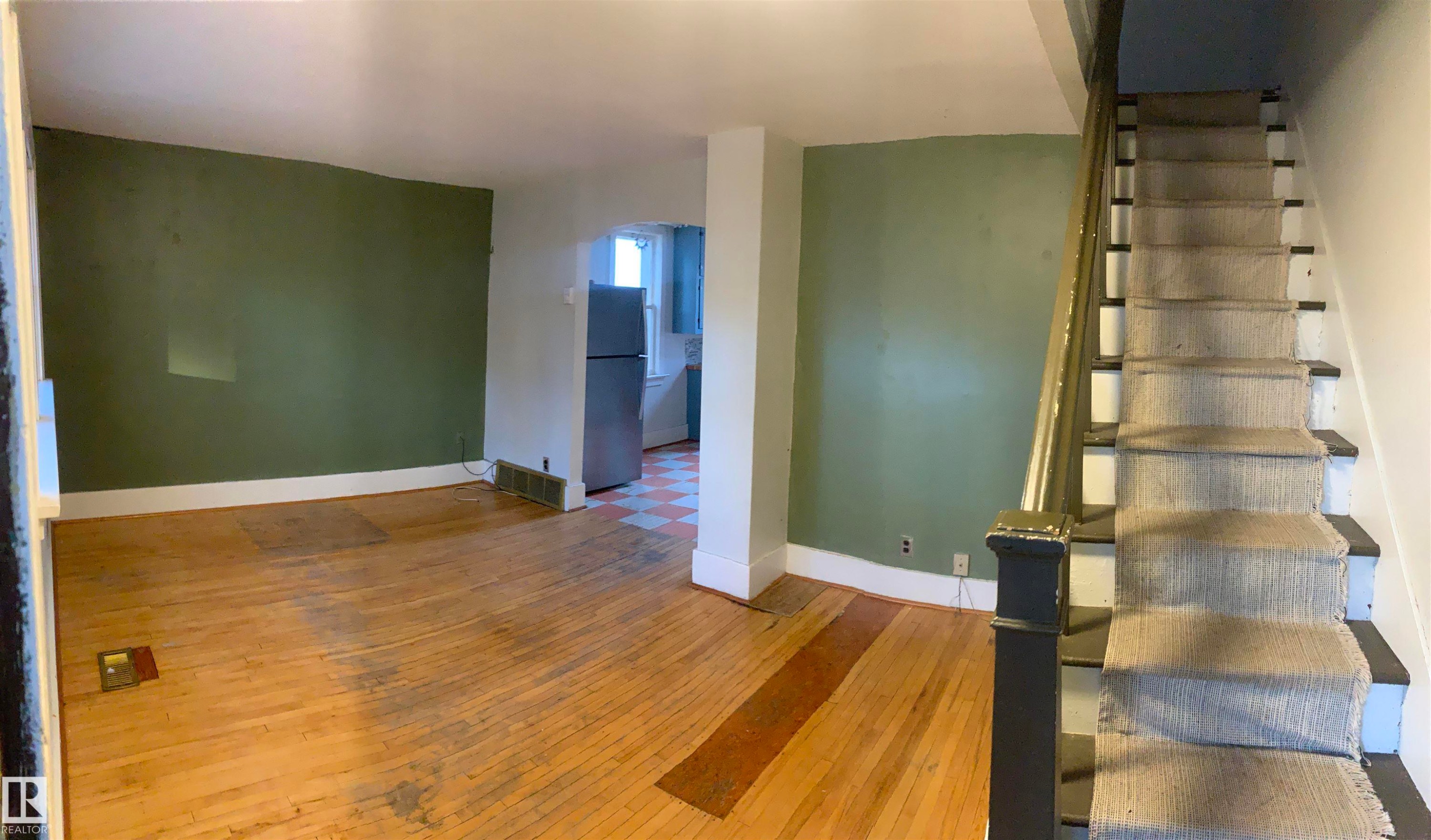 9747 90 Avenue, Edmonton, AB - Indoor Photo Showing Other Room