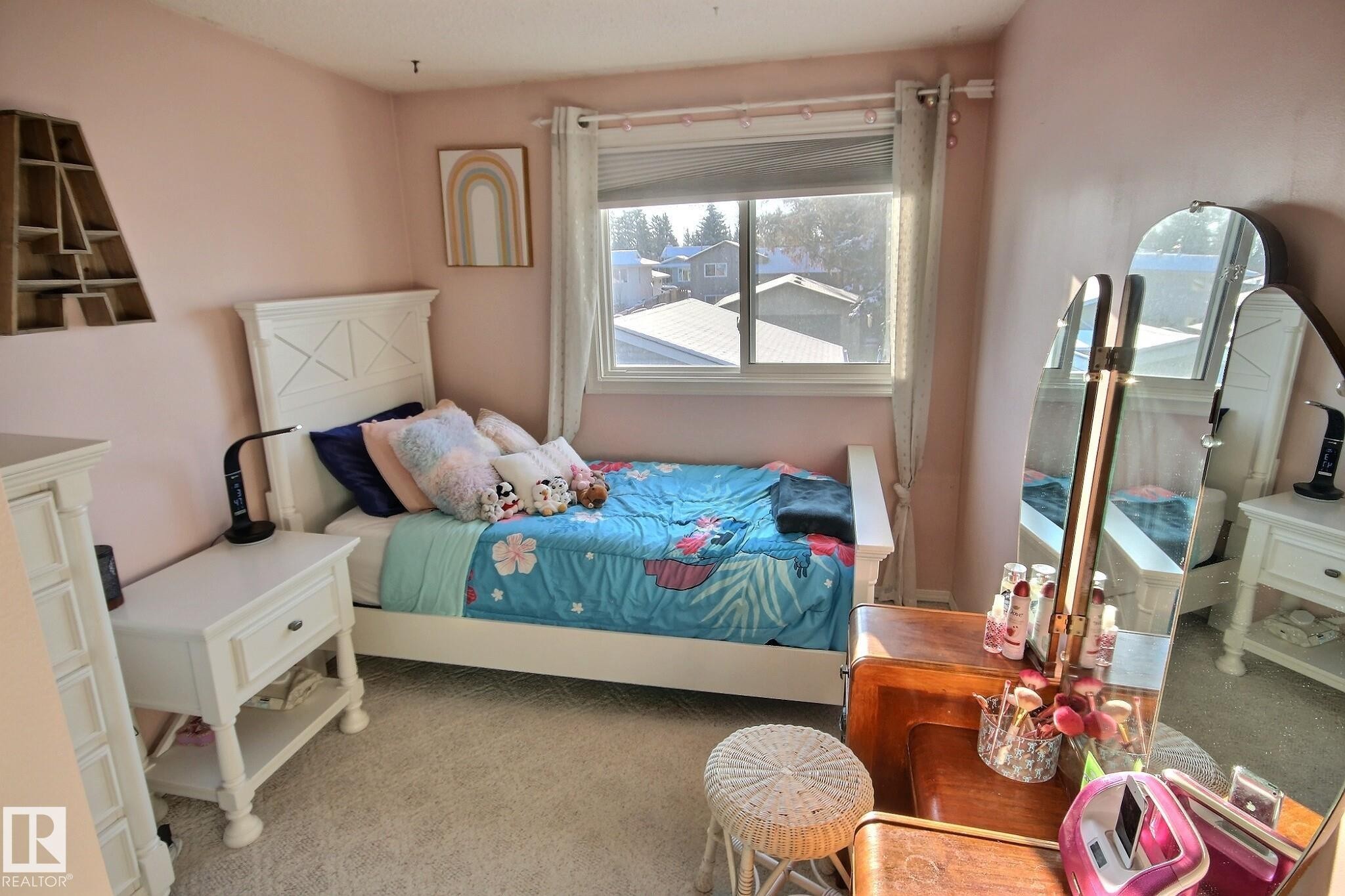 3519 16A Avenue, Edmonton, AB - Indoor Photo Showing Bedroom
