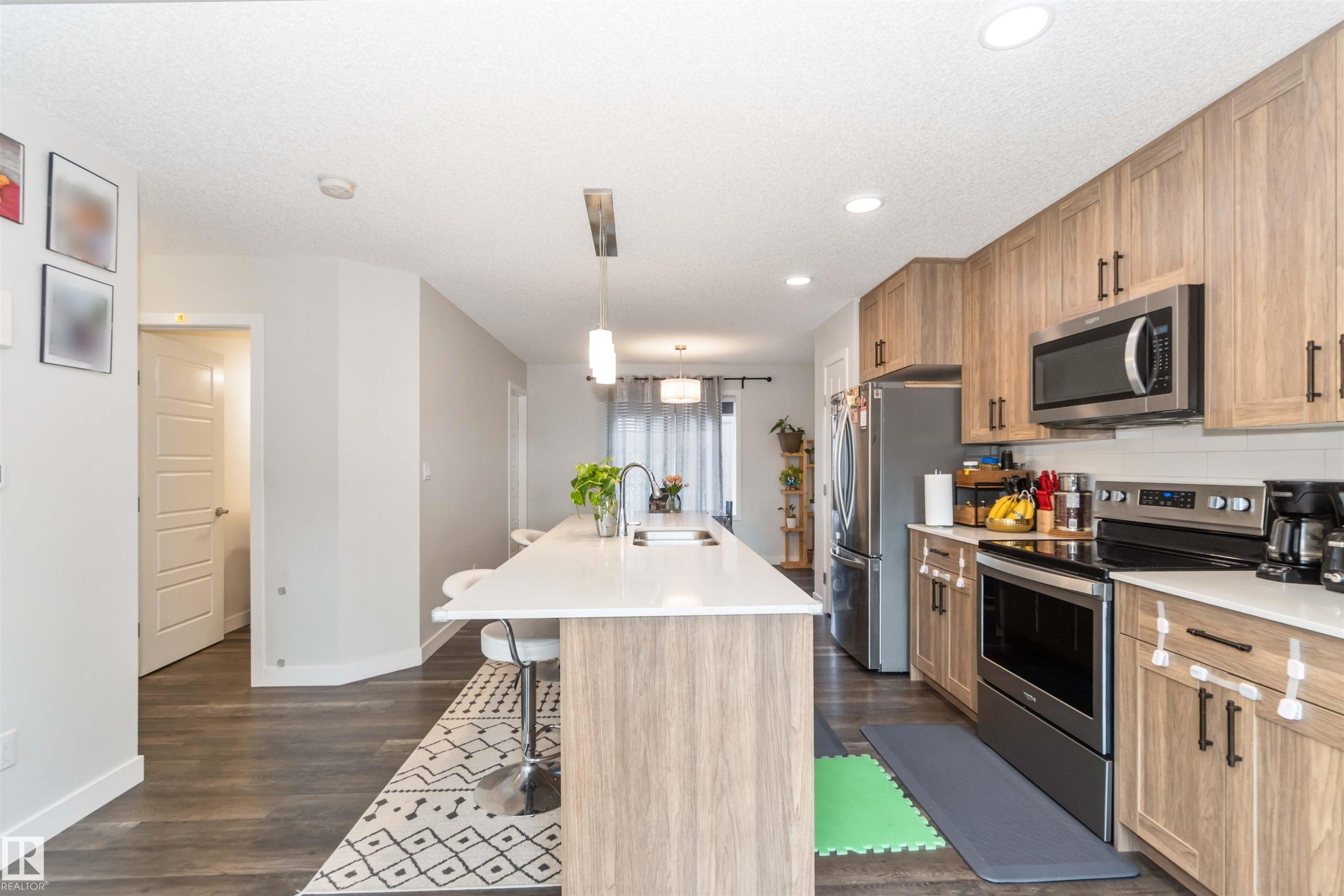 3 3305 Orchards Link Sw, Edmonton, AB - Indoor Photo Showing Kitchen With Stainless Steel Kitchen