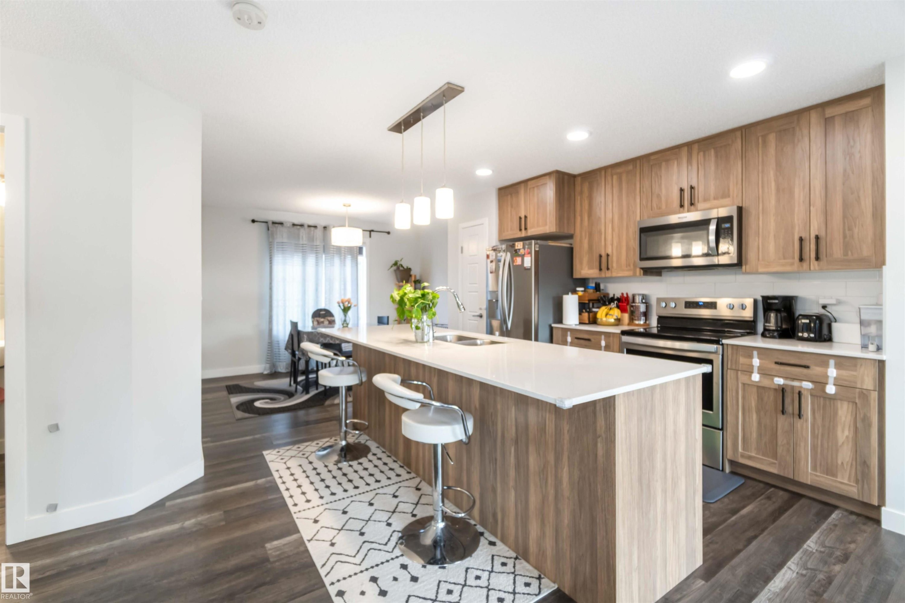 3 3305 Orchards Link Sw, Edmonton, AB - Indoor Photo Showing Kitchen With Stainless Steel Kitchen