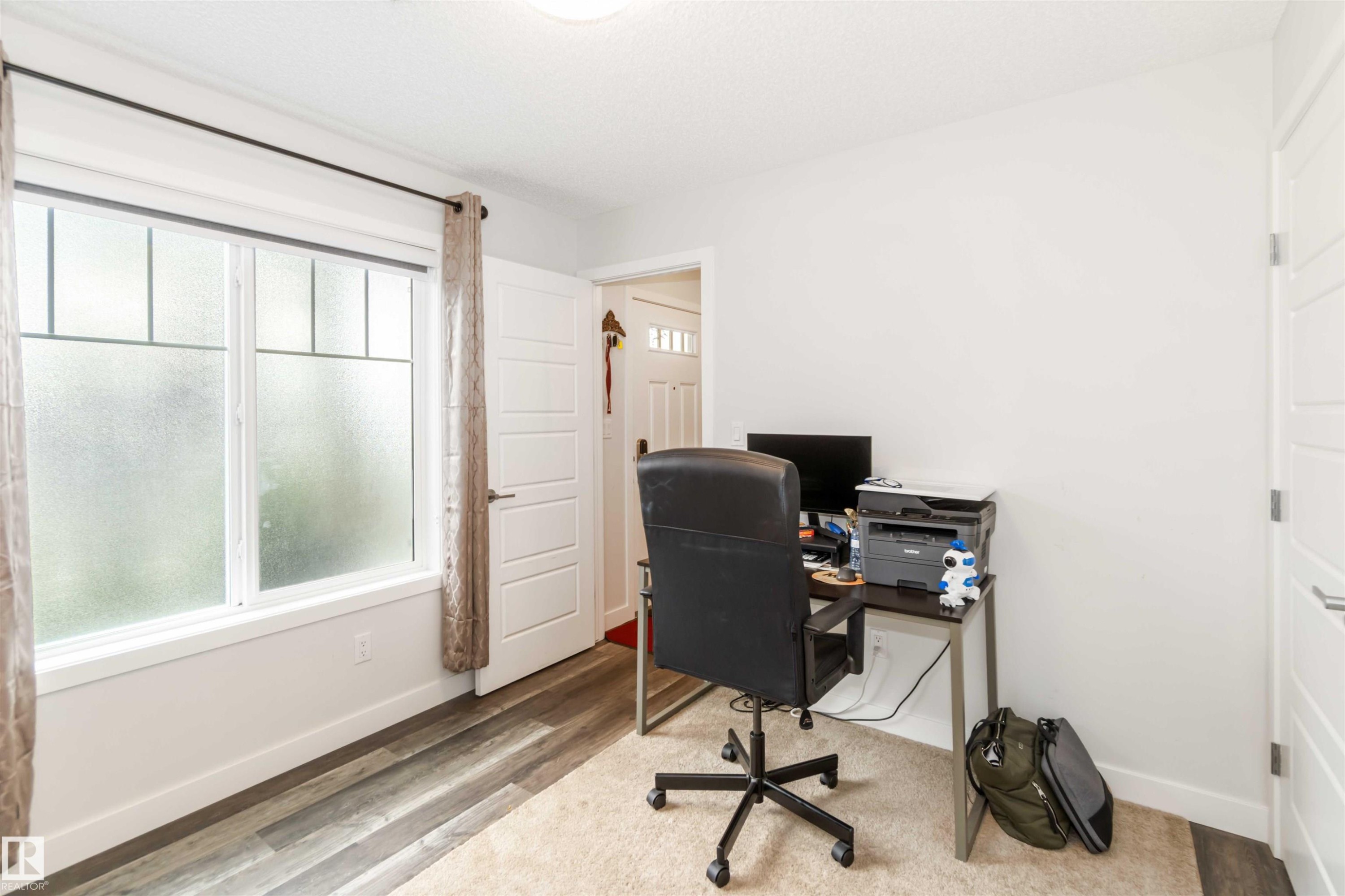 3 3305 Orchards Link Sw, Edmonton, AB - Indoor Photo Showing Office