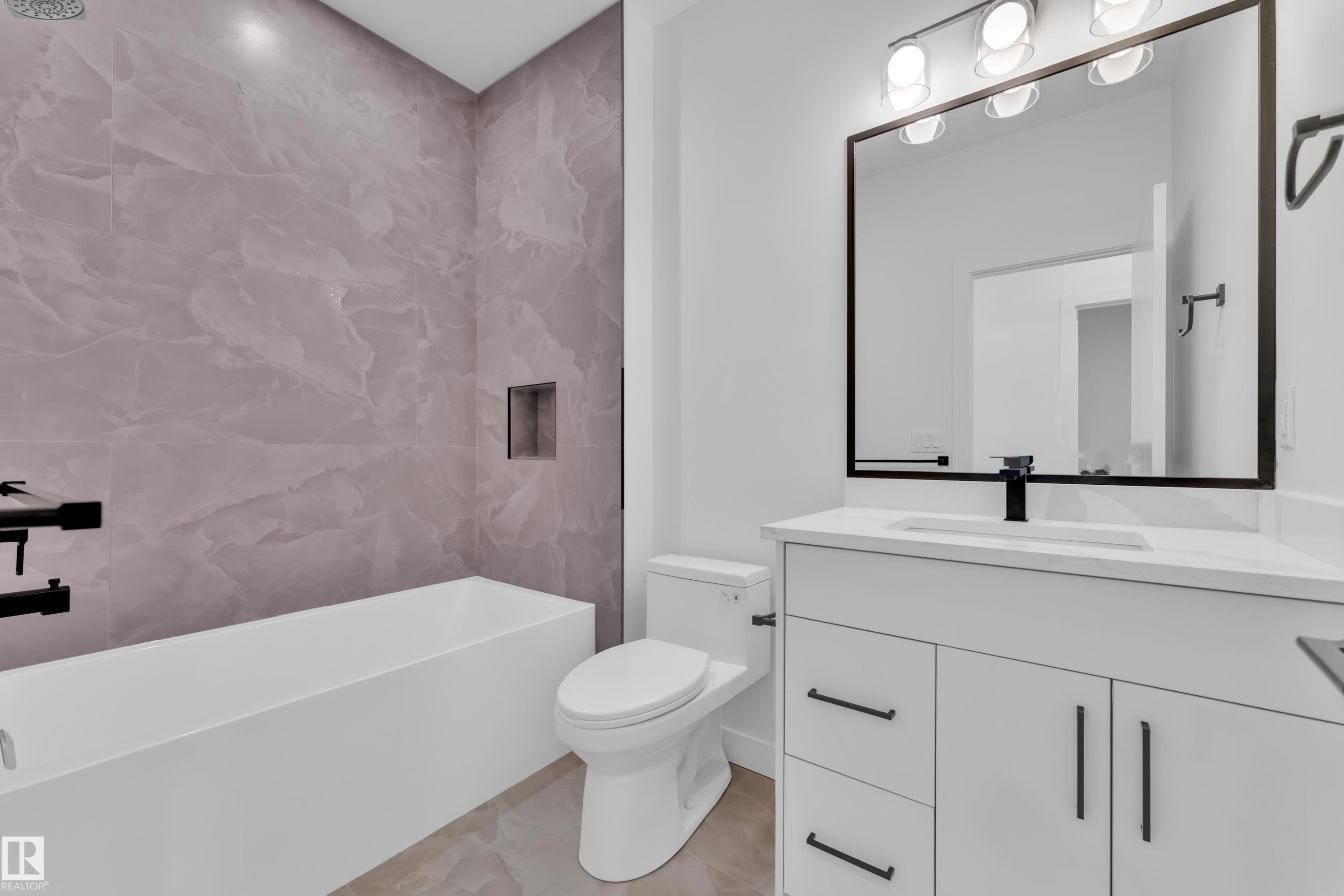 Full bathroom featuring vanity and washtub / shower combination - 38 Grayson Green, Stony Plain, AB - Indoor Photo Showing Bathroom