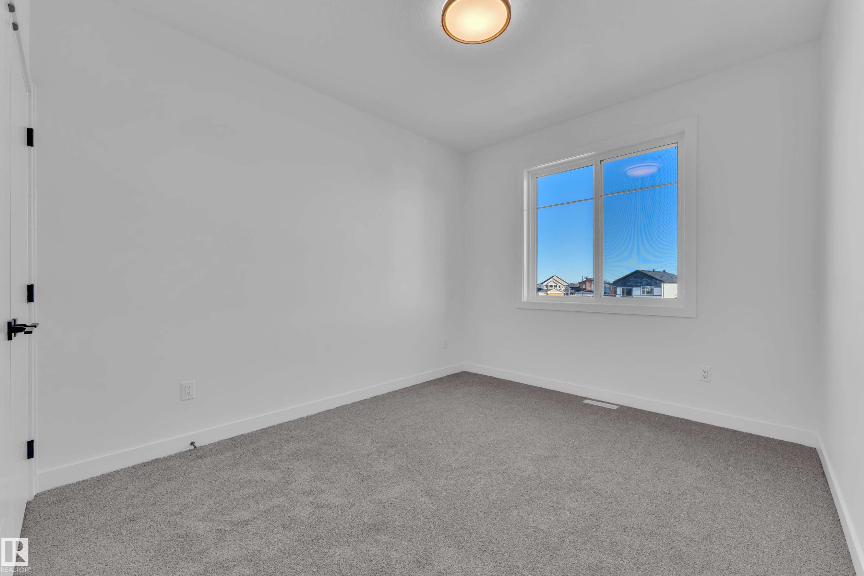 Spare room with carpet and baseboards - 38 Grayson Green, Stony Plain, AB - Indoor Photo Showing Other Room