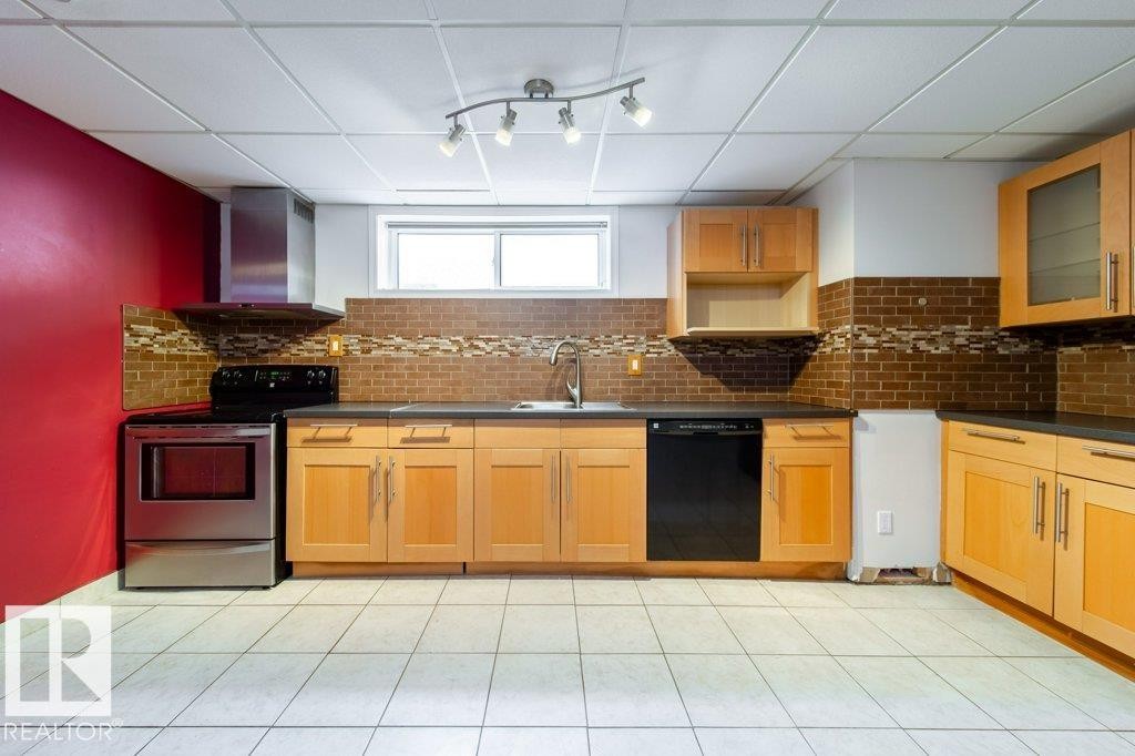 11235 Groat Road, Edmonton, AB - Indoor Photo Showing Kitchen