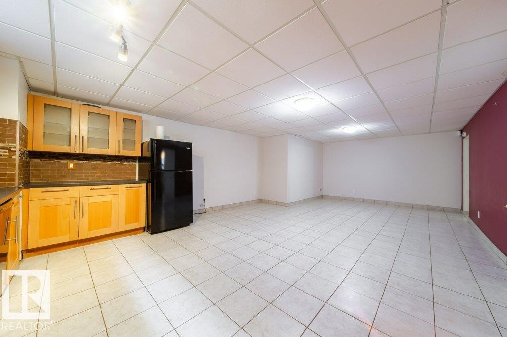 11235 Groat Road, Edmonton, AB - Indoor