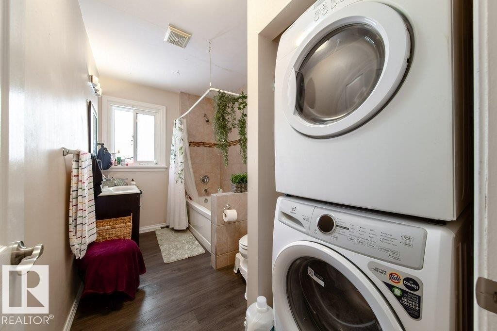 11235 Groat Road, Edmonton, AB - Indoor Photo Showing Laundry Room