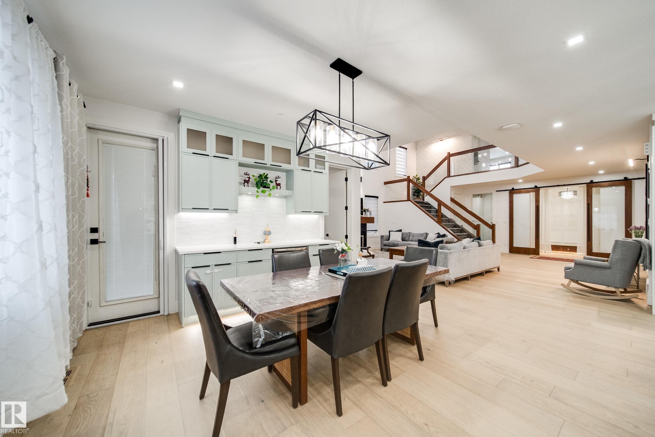 4416 Suzanna Crescent, Edmonton, AB - Indoor Photo Showing Dining Room