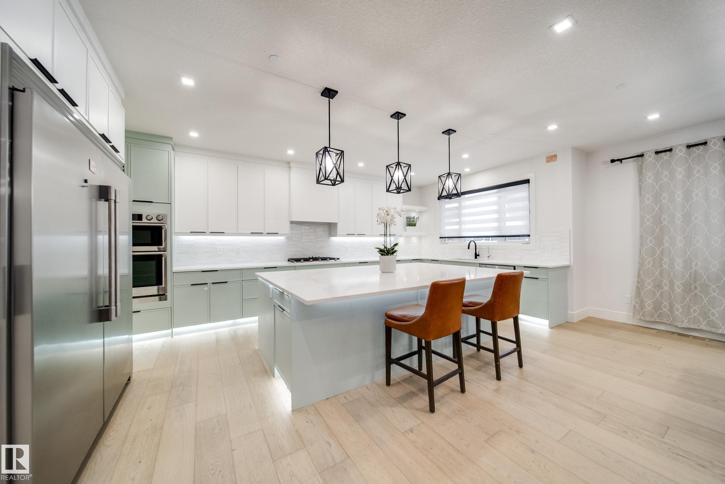 4416 Suzanna Crescent, Edmonton, AB - Indoor Photo Showing Kitchen With Upgraded Kitchen