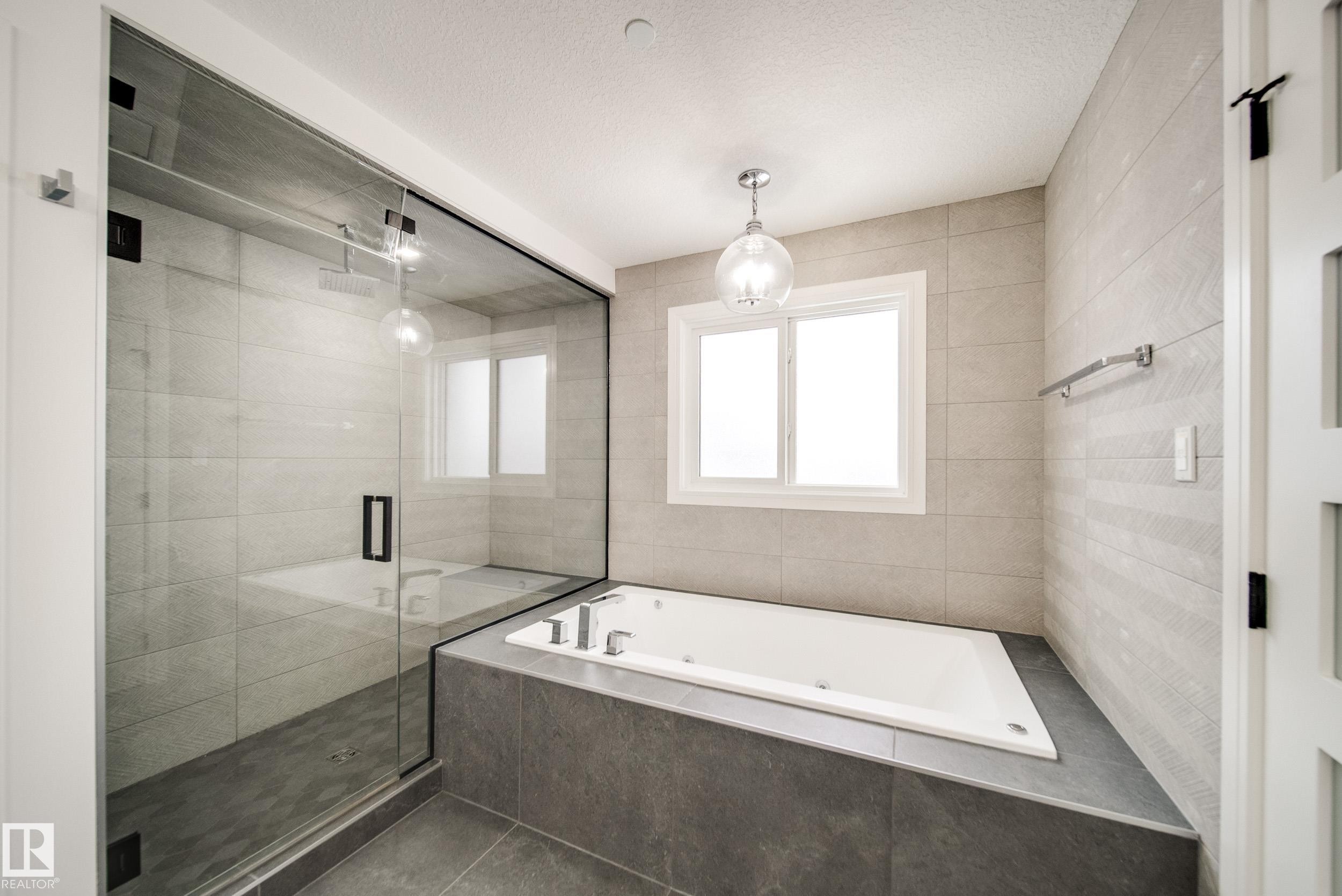 4416 Suzanna Crescent, Edmonton, AB - Indoor Photo Showing Bathroom
