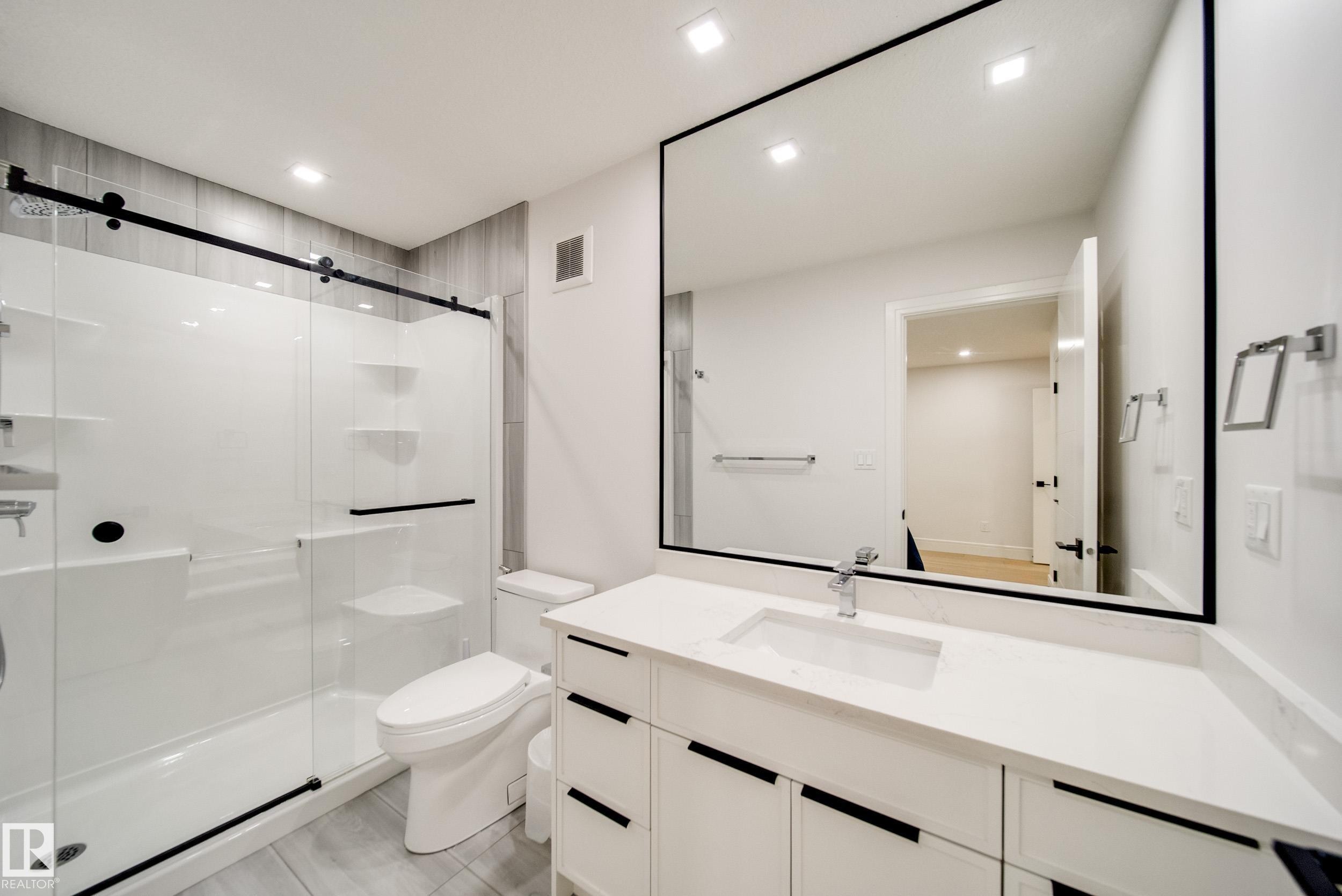 4416 Suzanna Crescent, Edmonton, AB - Indoor Photo Showing Bathroom