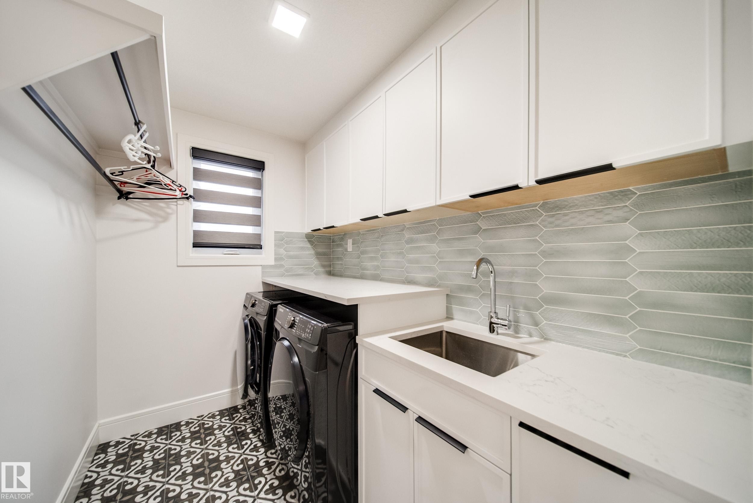 4416 Suzanna Crescent, Edmonton, AB - Indoor Photo Showing Laundry Room