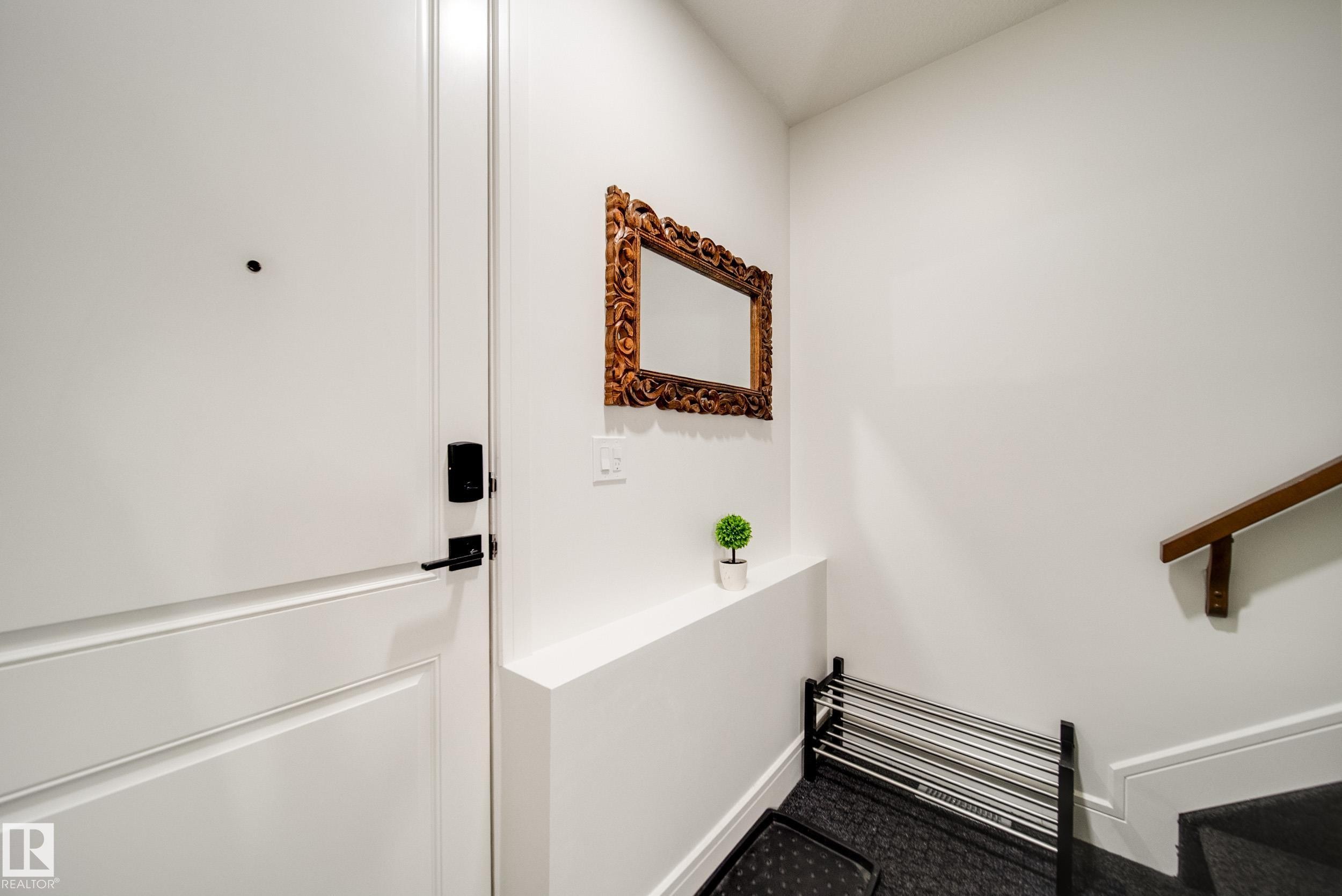 4416 Suzanna Crescent, Edmonton, AB - Indoor Photo Showing Other Room