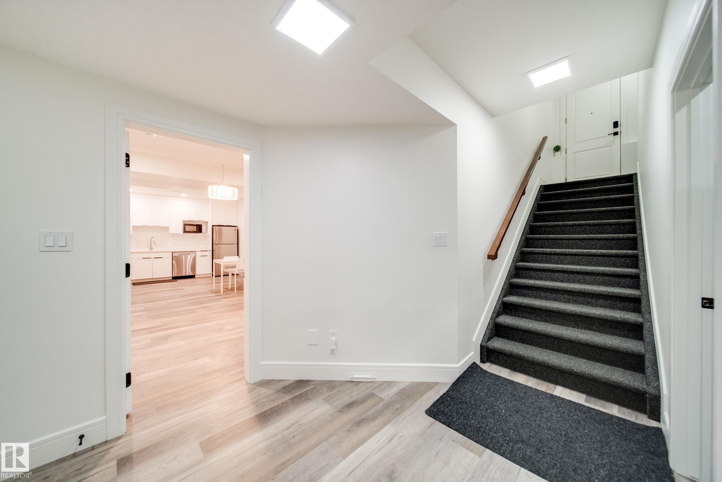 4416 Suzanna Crescent, Edmonton, AB - Indoor Photo Showing Other Room